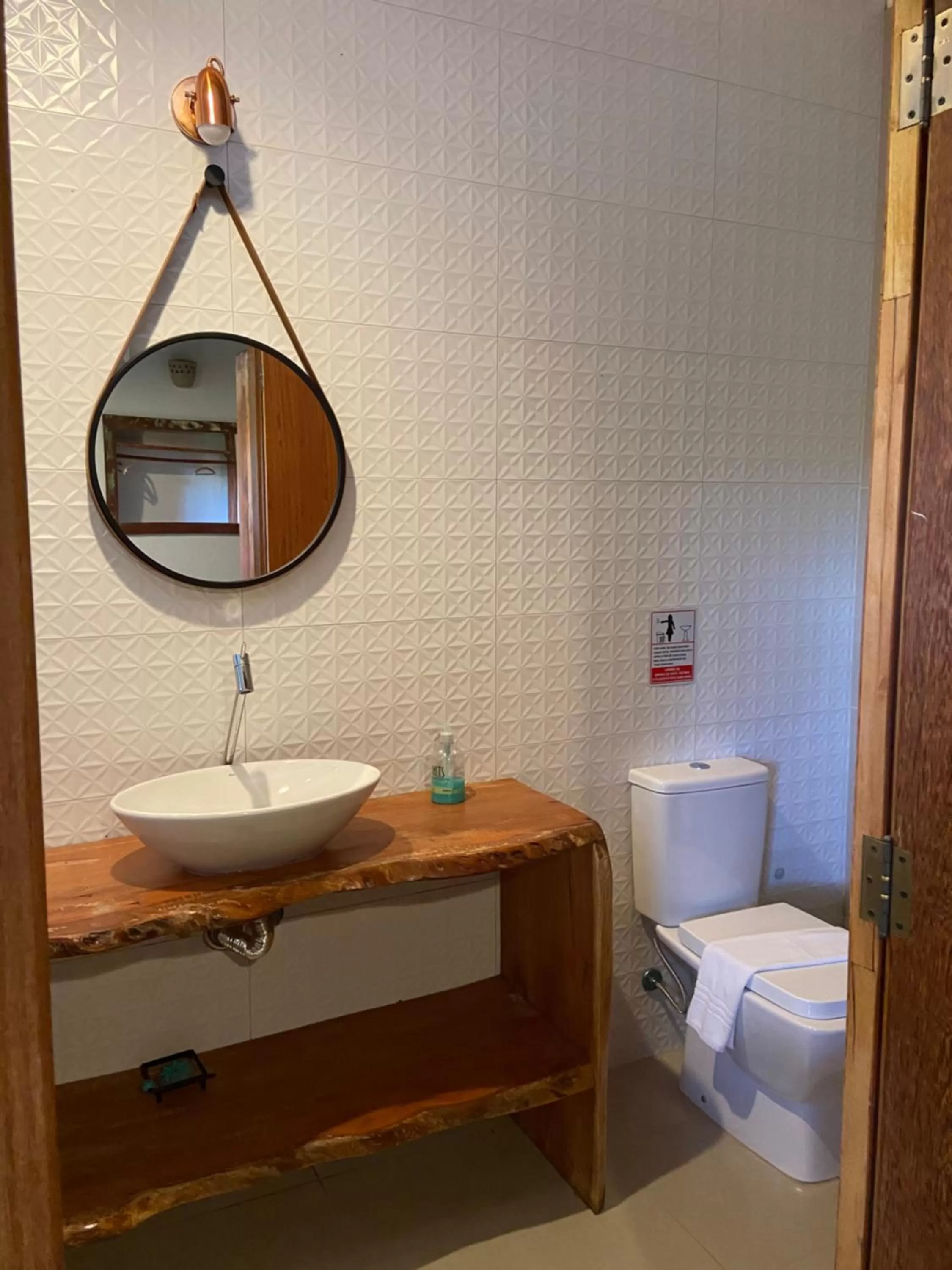 Bathroom in A Mi Manera Bistro, Pousada e Cervejaria Artesanal!