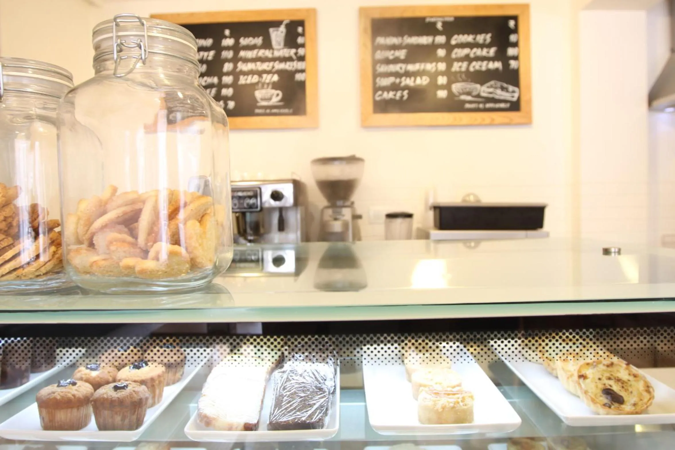 Restaurant/places to eat in Bloomrooms @ Link Road