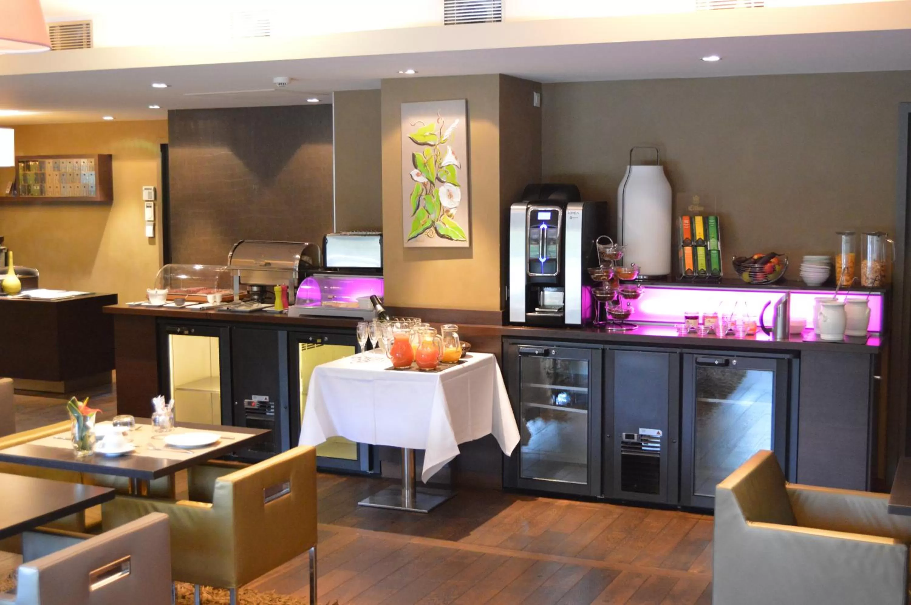 Buffet breakfast in Hôtel Les Rives