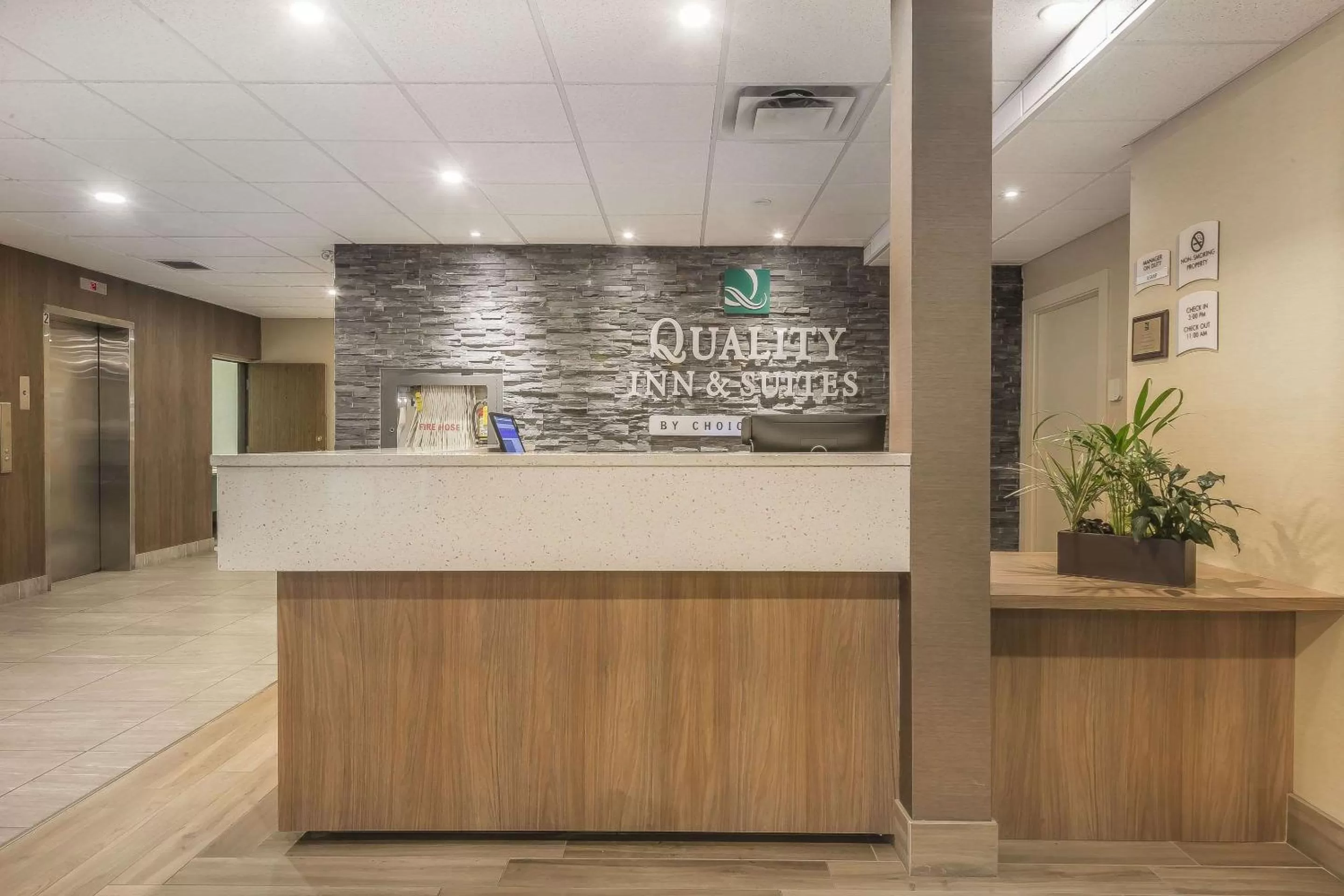 Lobby or reception in Quality Inn & Suites Windsor - Downtown