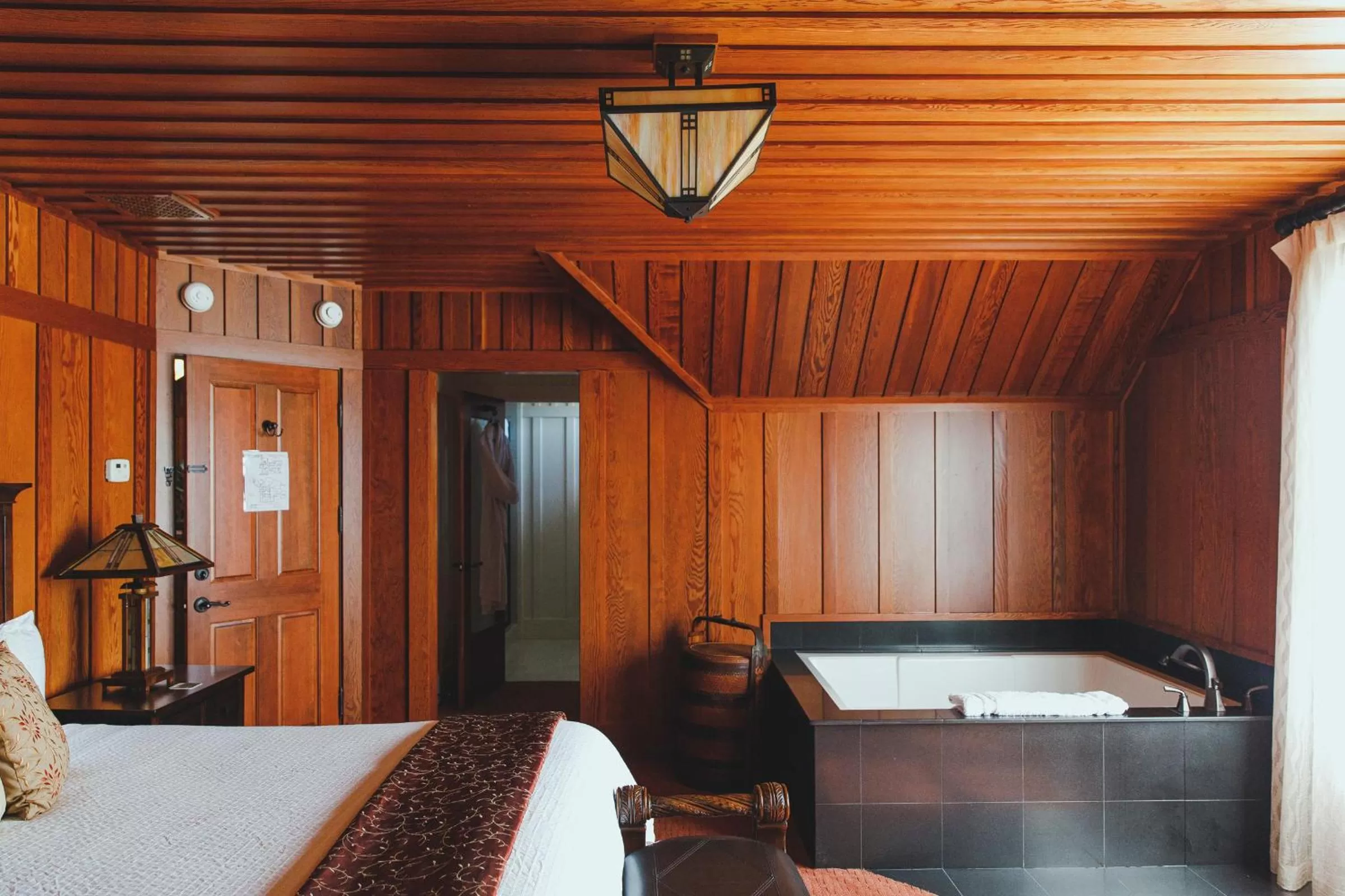 Bedroom, Bed in Noyo Harbor Inn