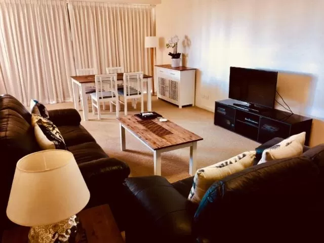 Boathouse Resort (Water Front)