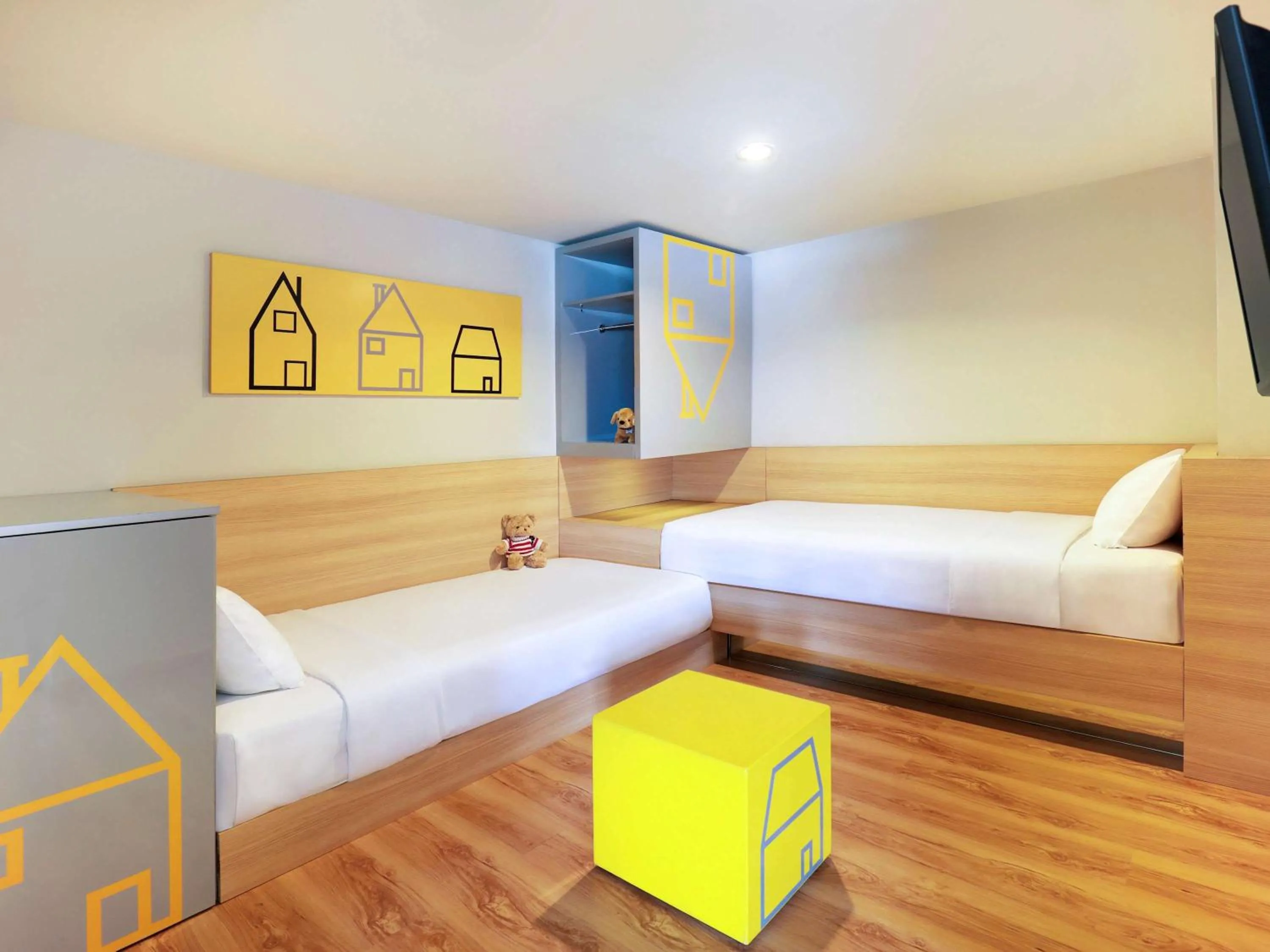 Photo of the whole room, Bed in KIMAYA Braga Bandung by HARRIS