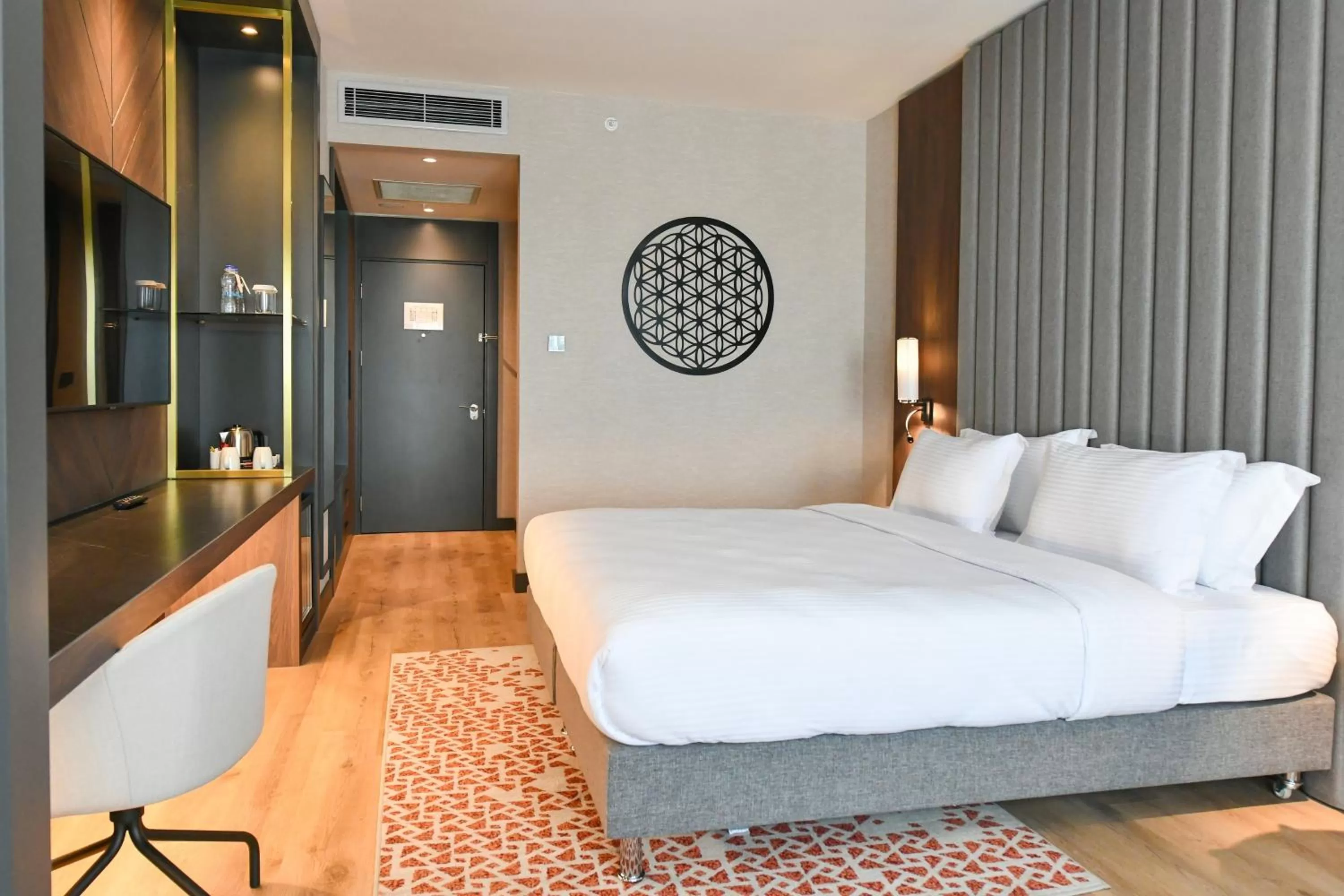 Photo of the whole room, Bed in Crowne Plaza Ankara by IHG