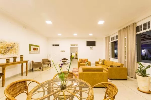 Communal lounge/ TV room in Pousada Sagrados Corações