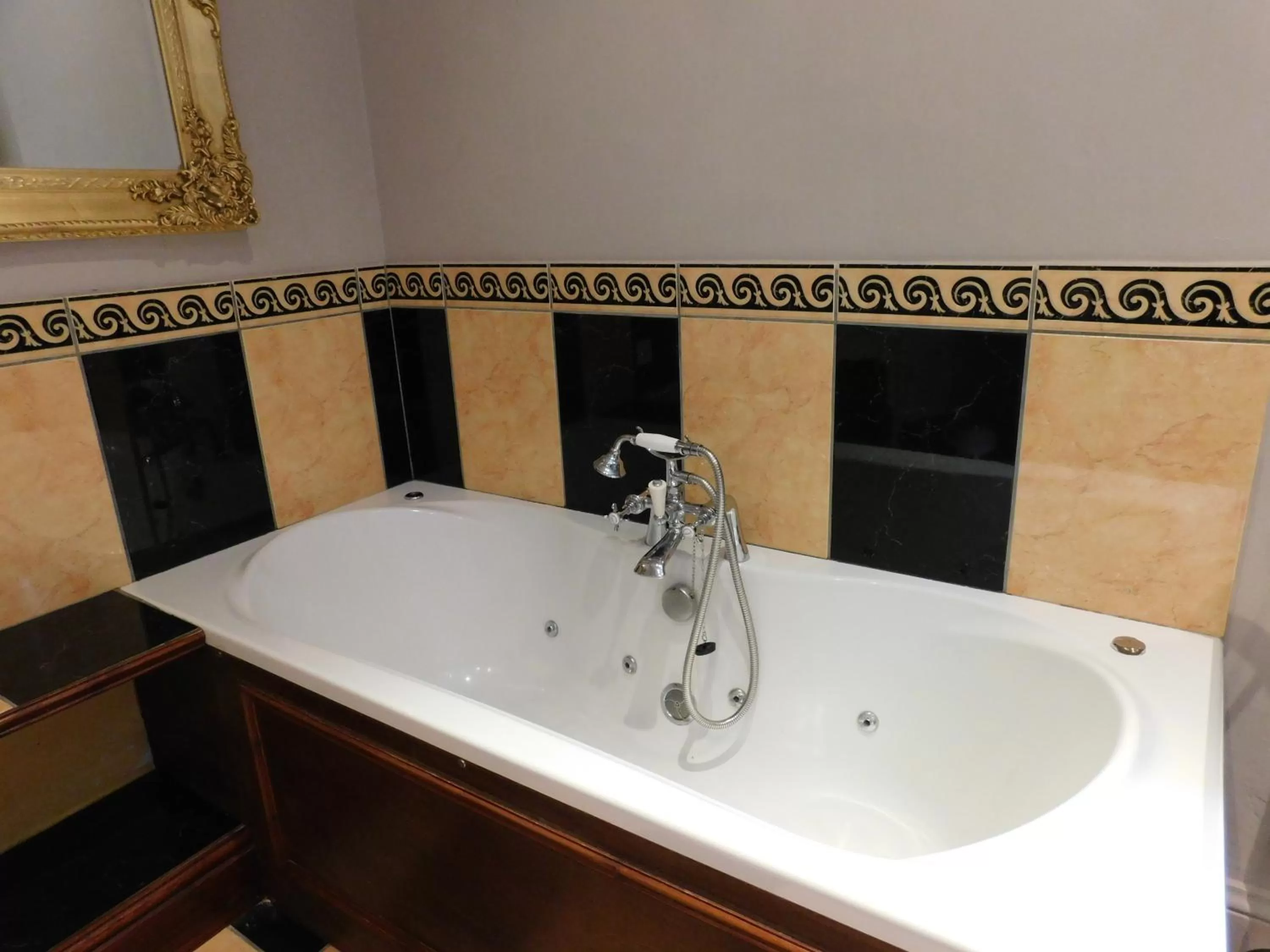 Bathroom in The Old Registry guest house