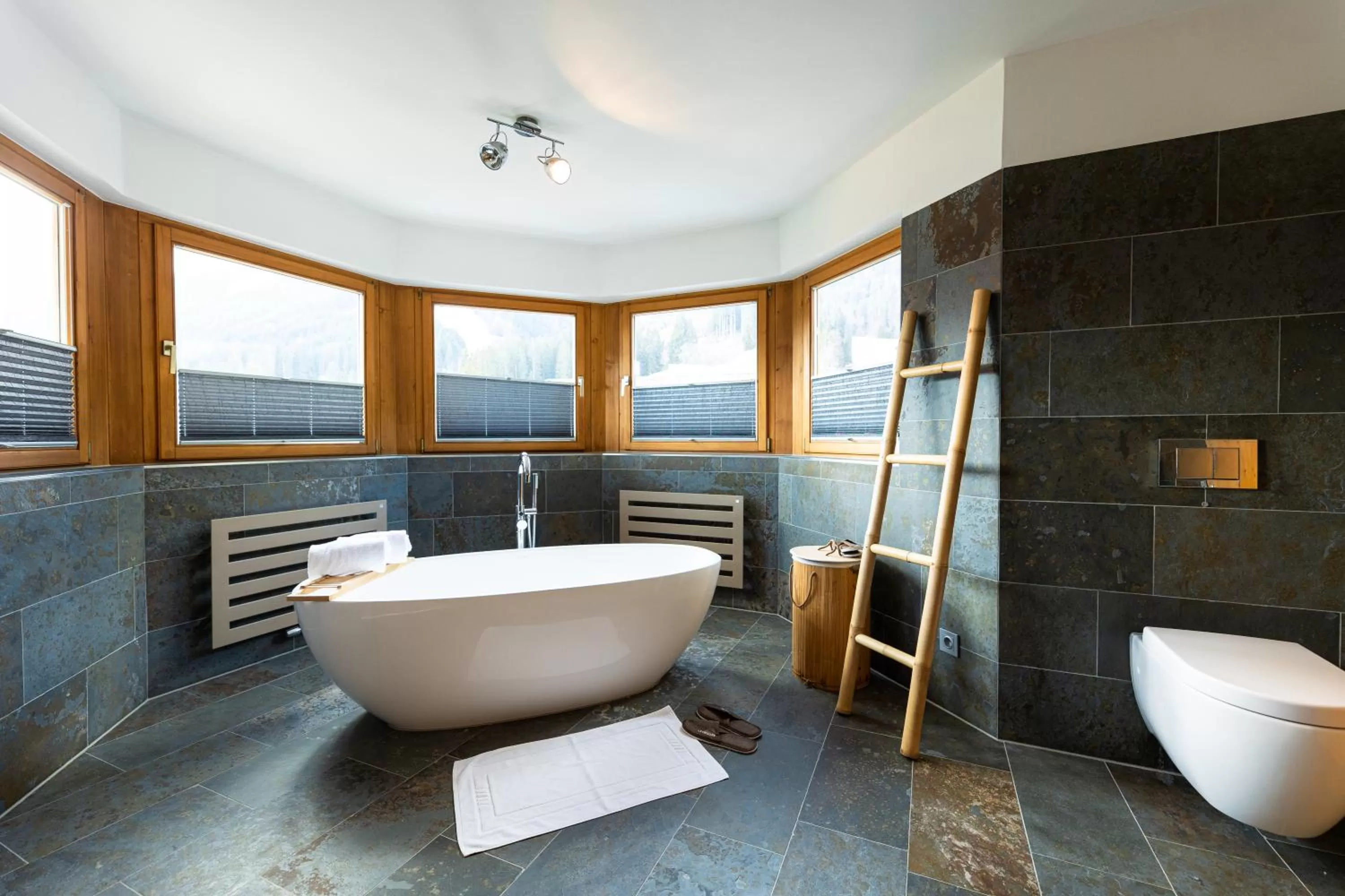 Toilet in Wellness Aparthotel "Lechlife" incl Pool - 400m zum SKILIFT