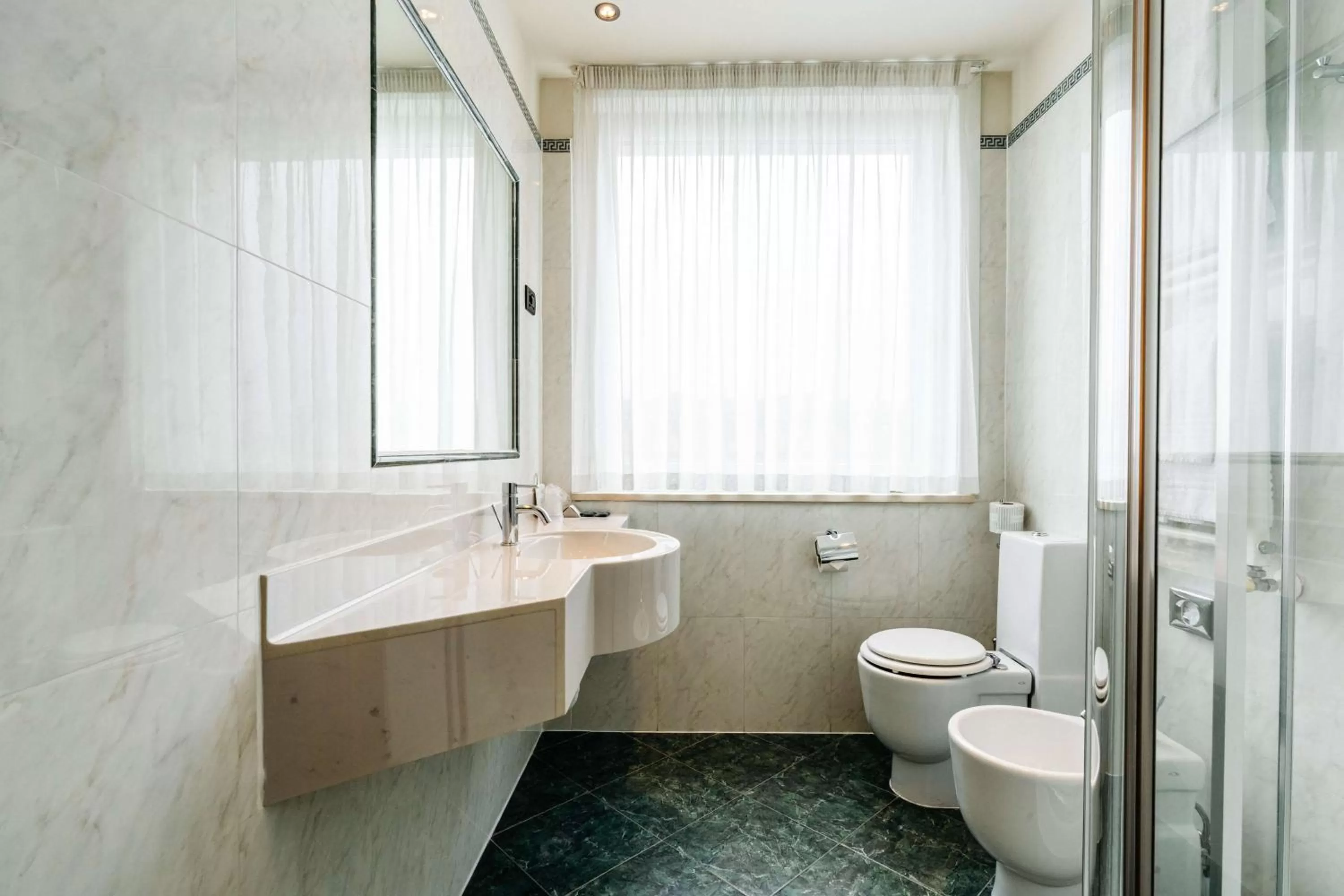 Bathroom in Best Western Hotel Tre Torri