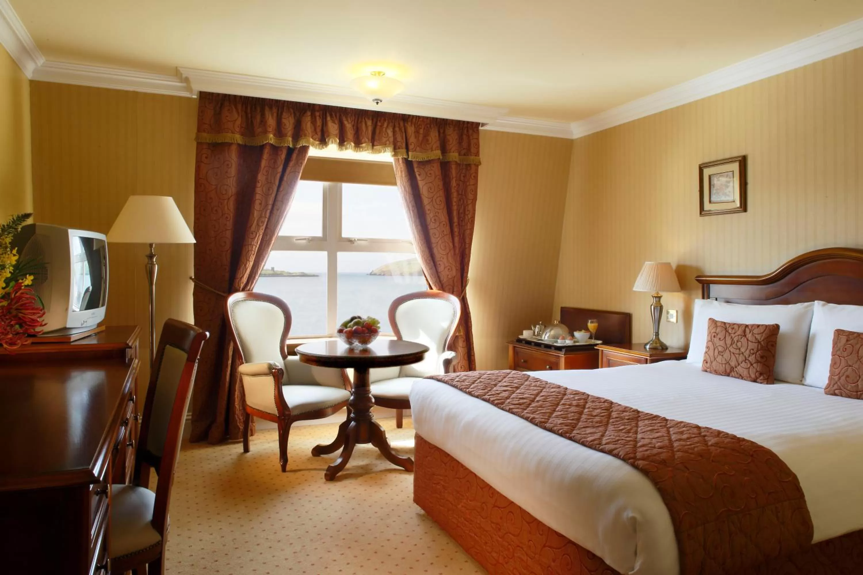 Photo of the whole room, Bed in Dingle Skellig Hotel