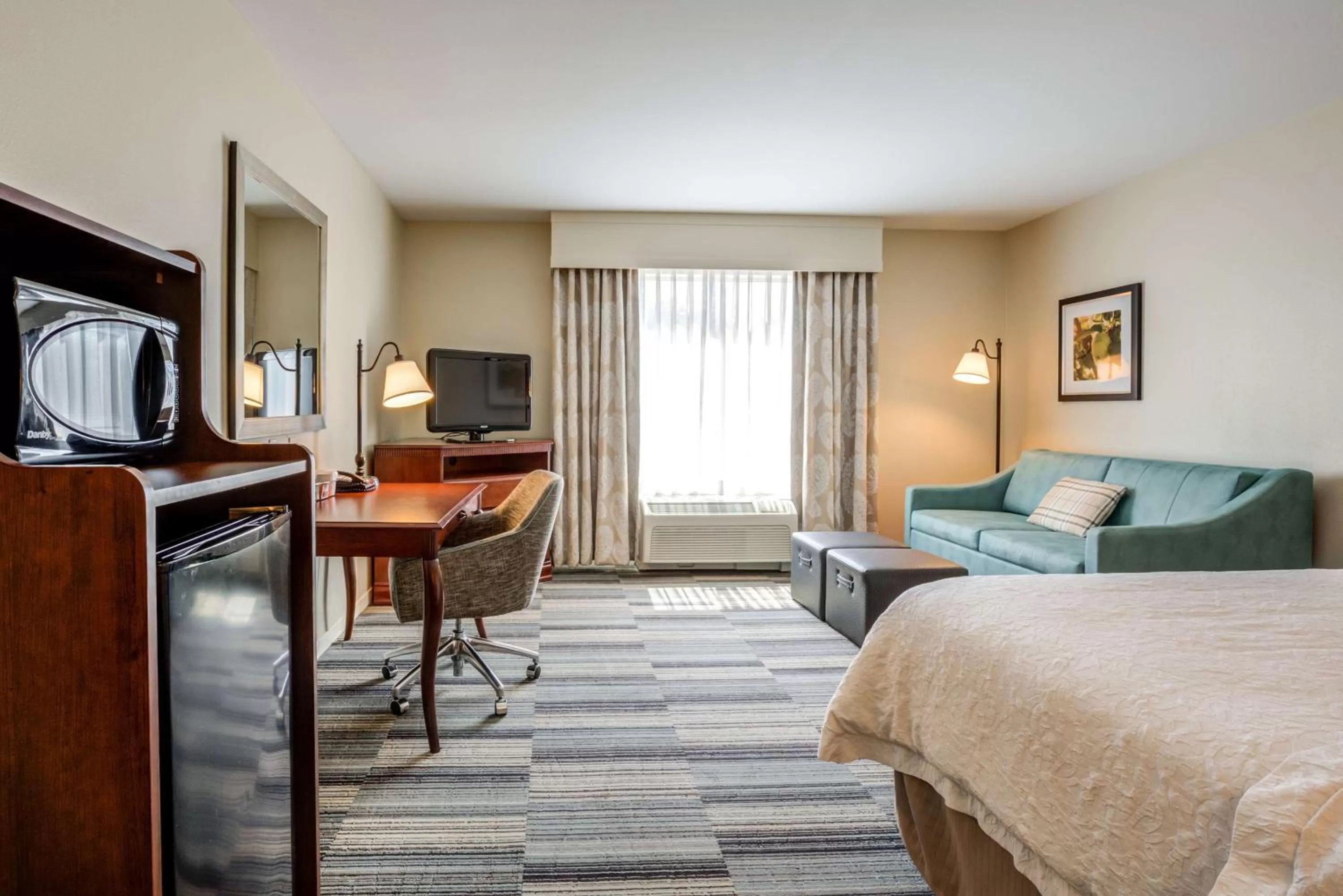 Bedroom, Bed in Hampton Inn & Suites Westford-Chelmsford