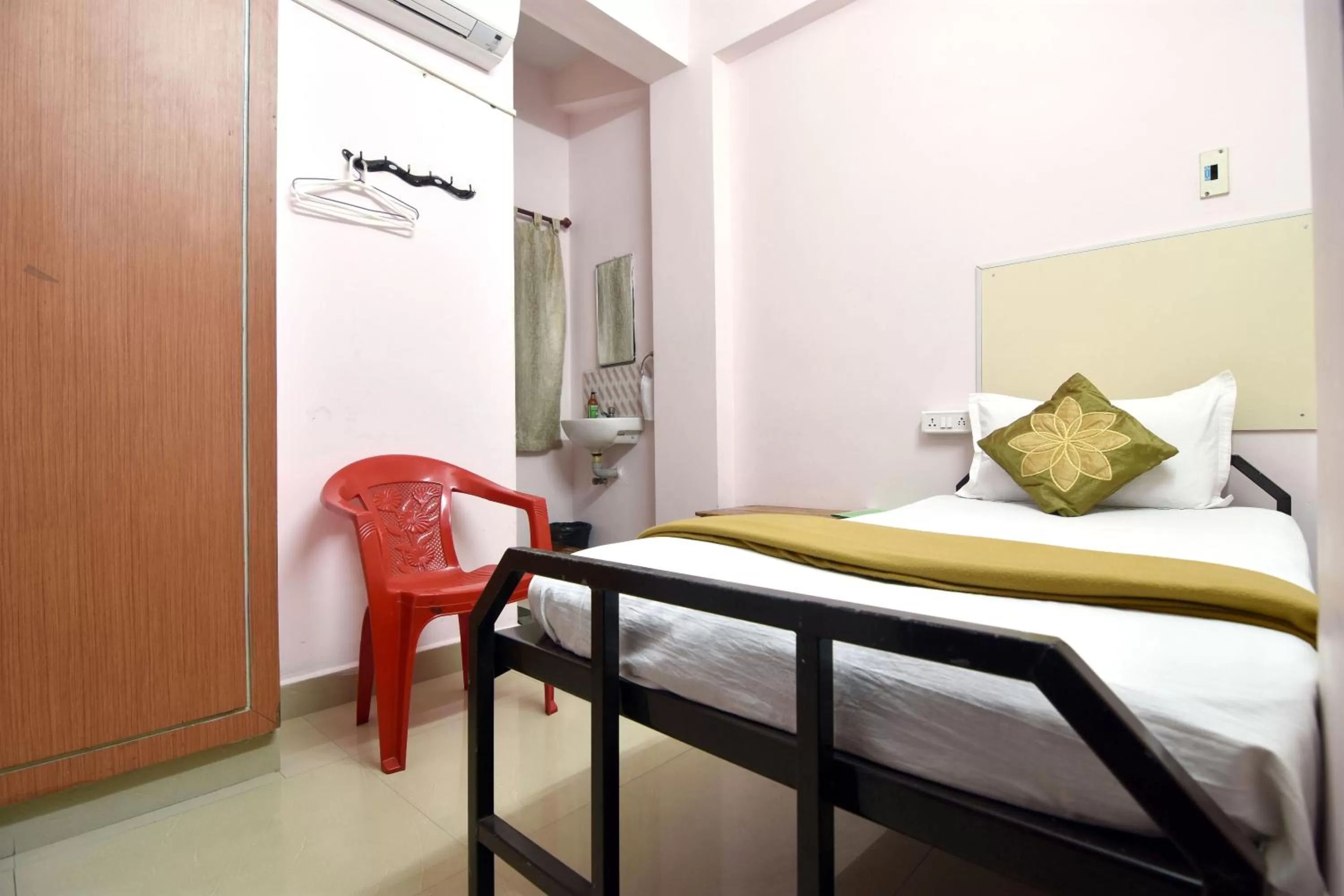 Economy Single Room - single occupancy in ROYAL GREEN AIRPORT TRANSIT ACCOMMODATION