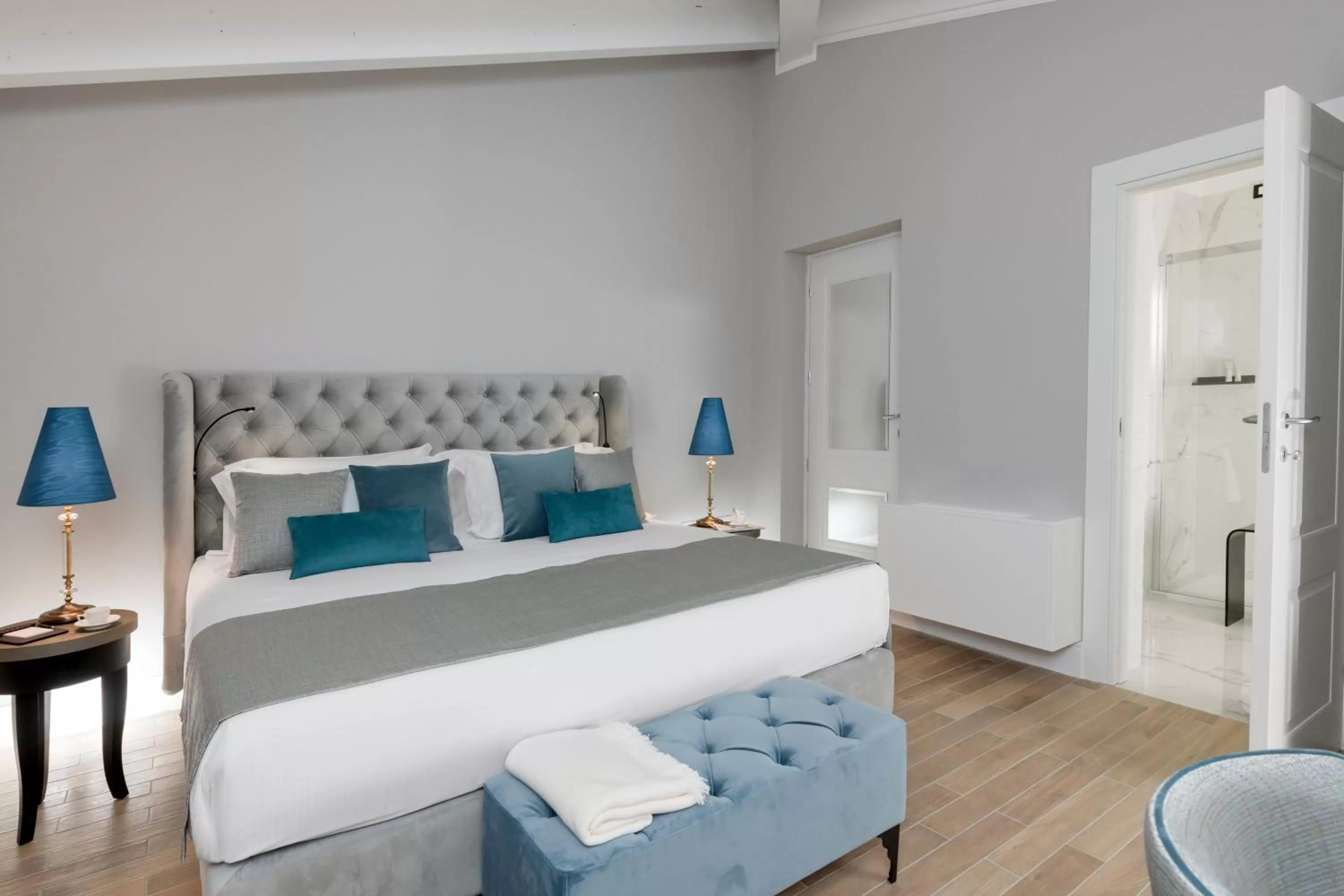 Bed in Hotel La Ville Rome