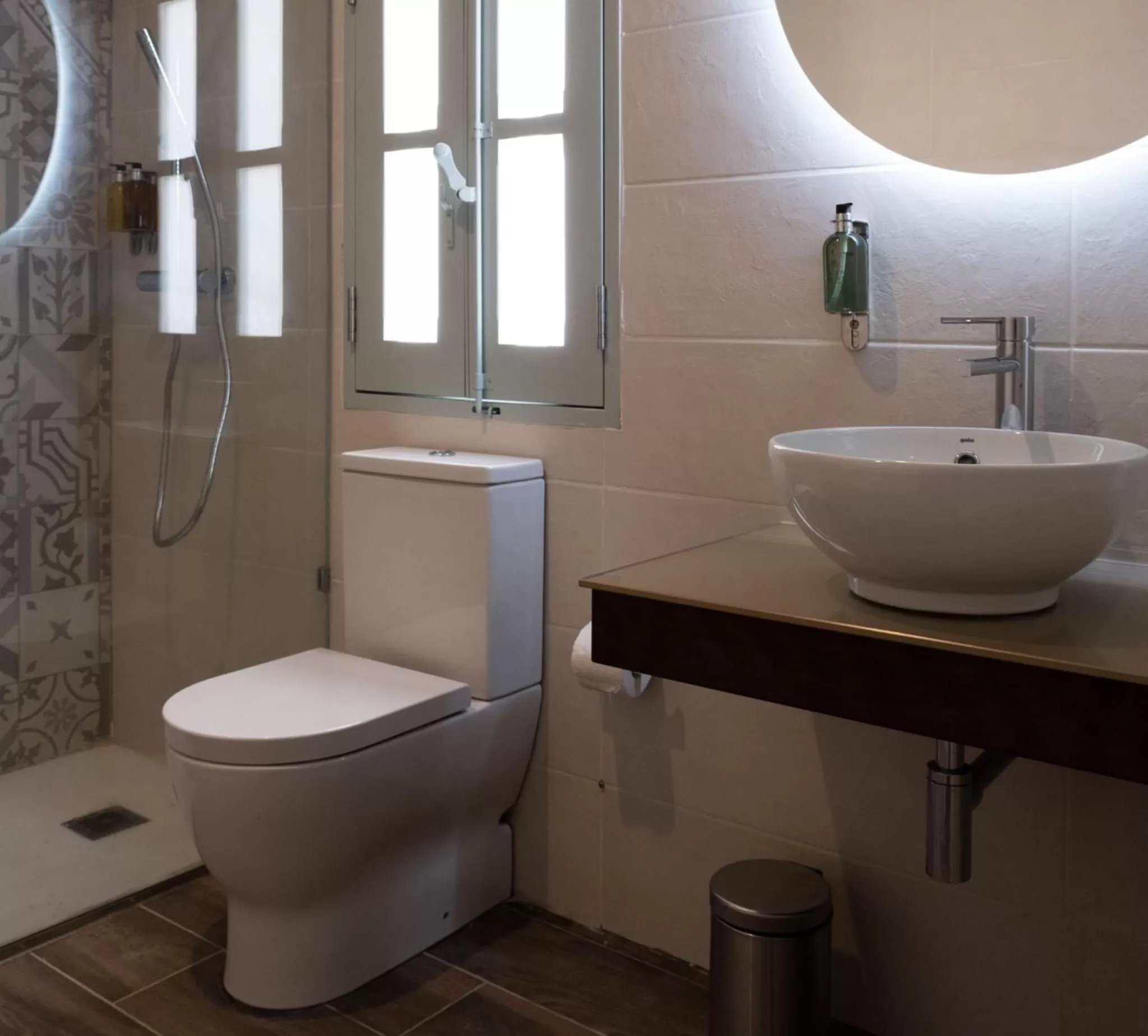 Toilet in Mulberry Suites