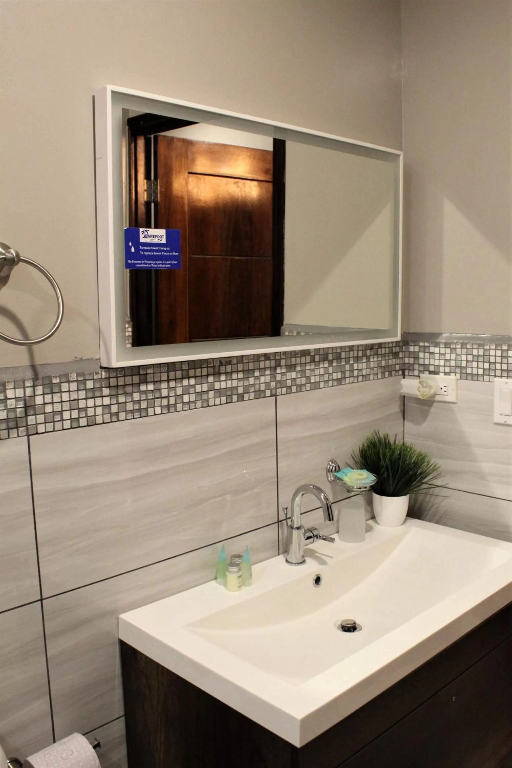 Bathroom in Barefoot Caye Caulker Hotel