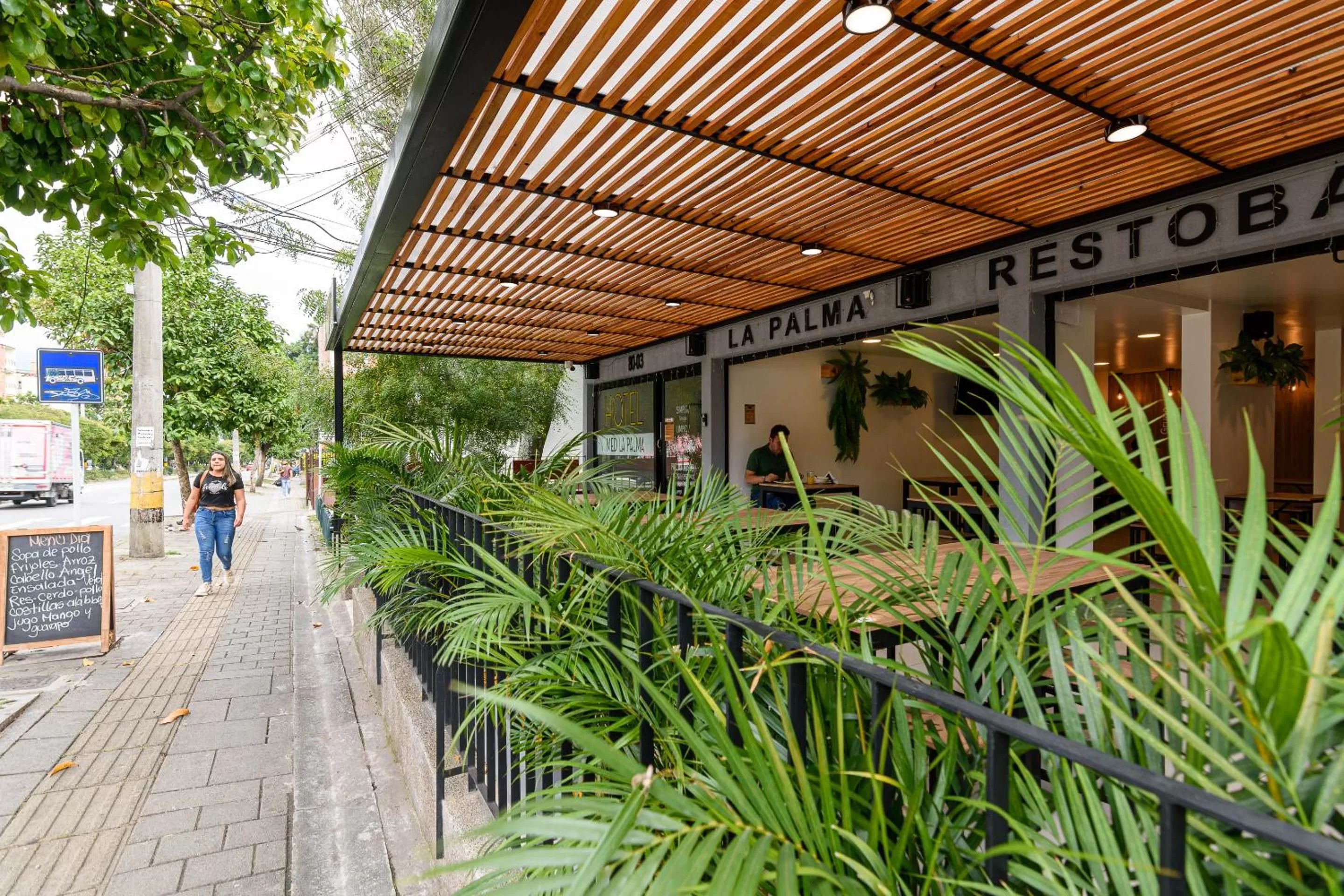 Restaurant/places to eat in Med la palma