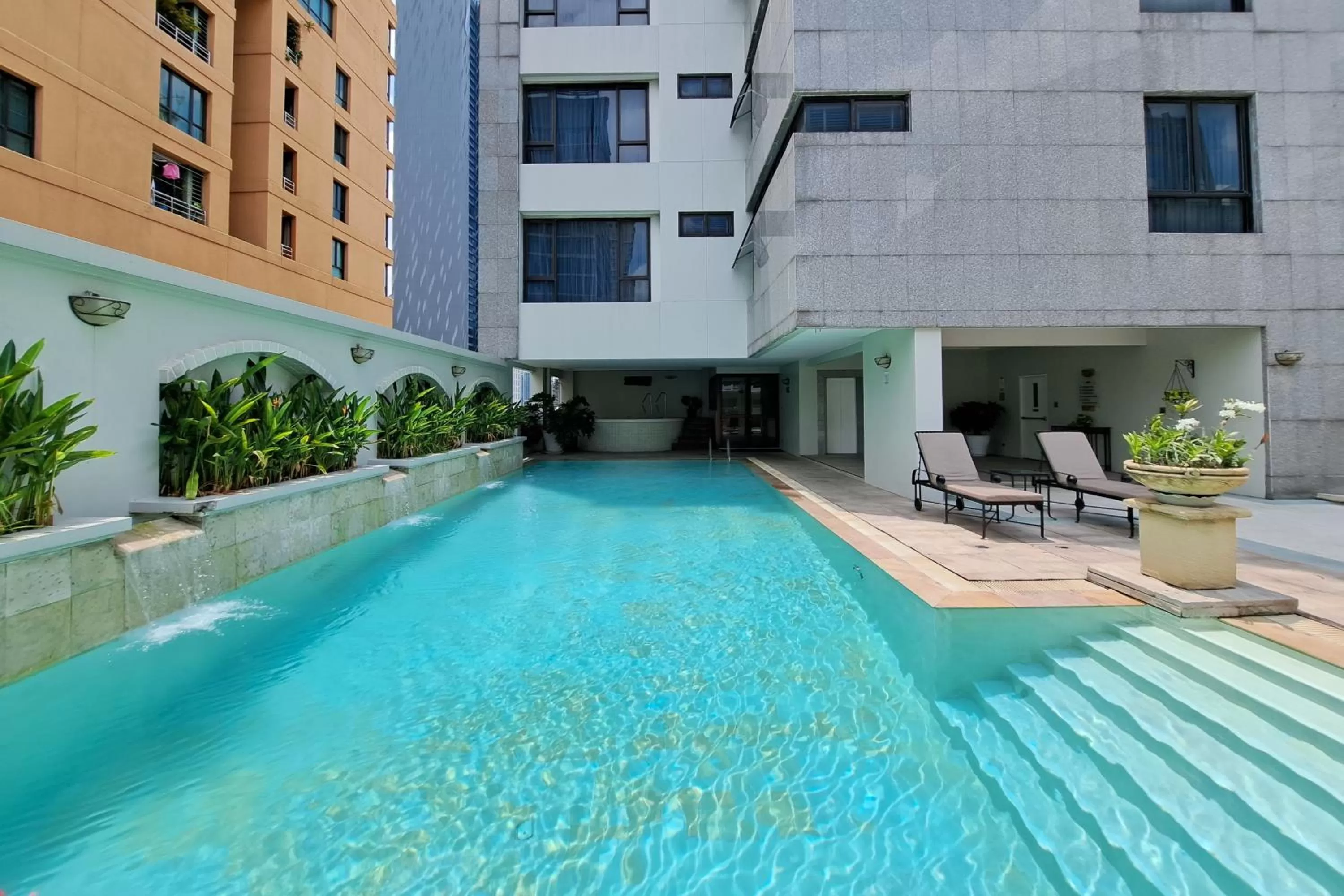 Swimming pool in Cape House Hotel, Bangkok