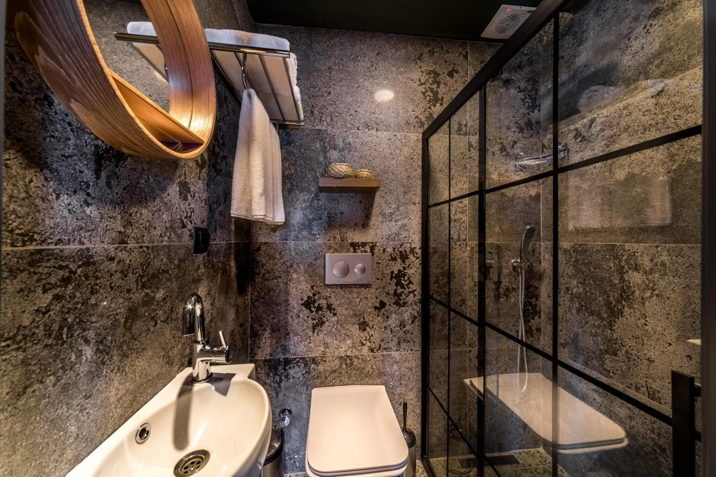 Toilet in Sunset Hotel Marmaris