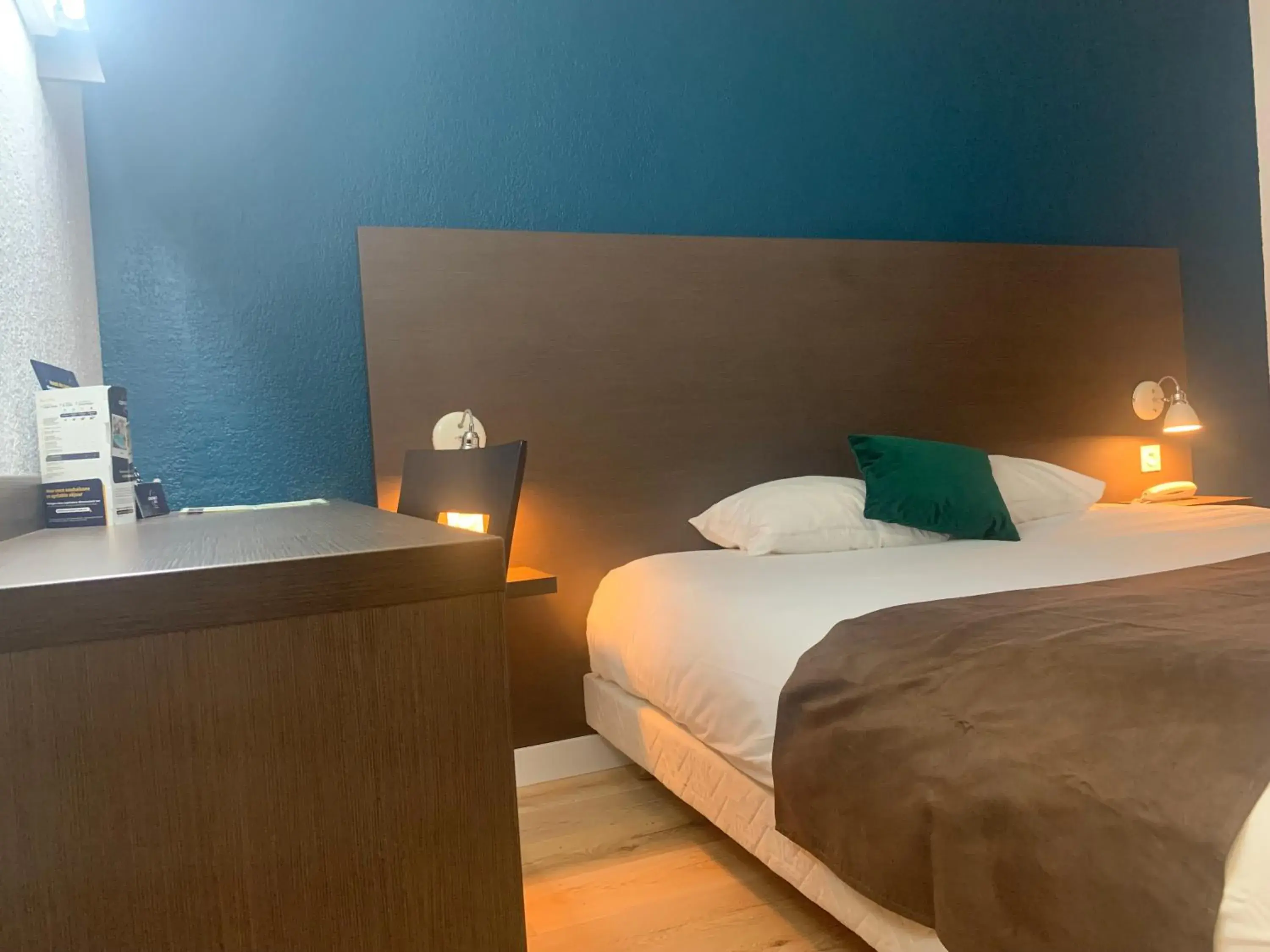 Double Room with Balcony in Contact Hôtel des États-Unis Double Room with Balcony in Contact Hôtel des États-Unis