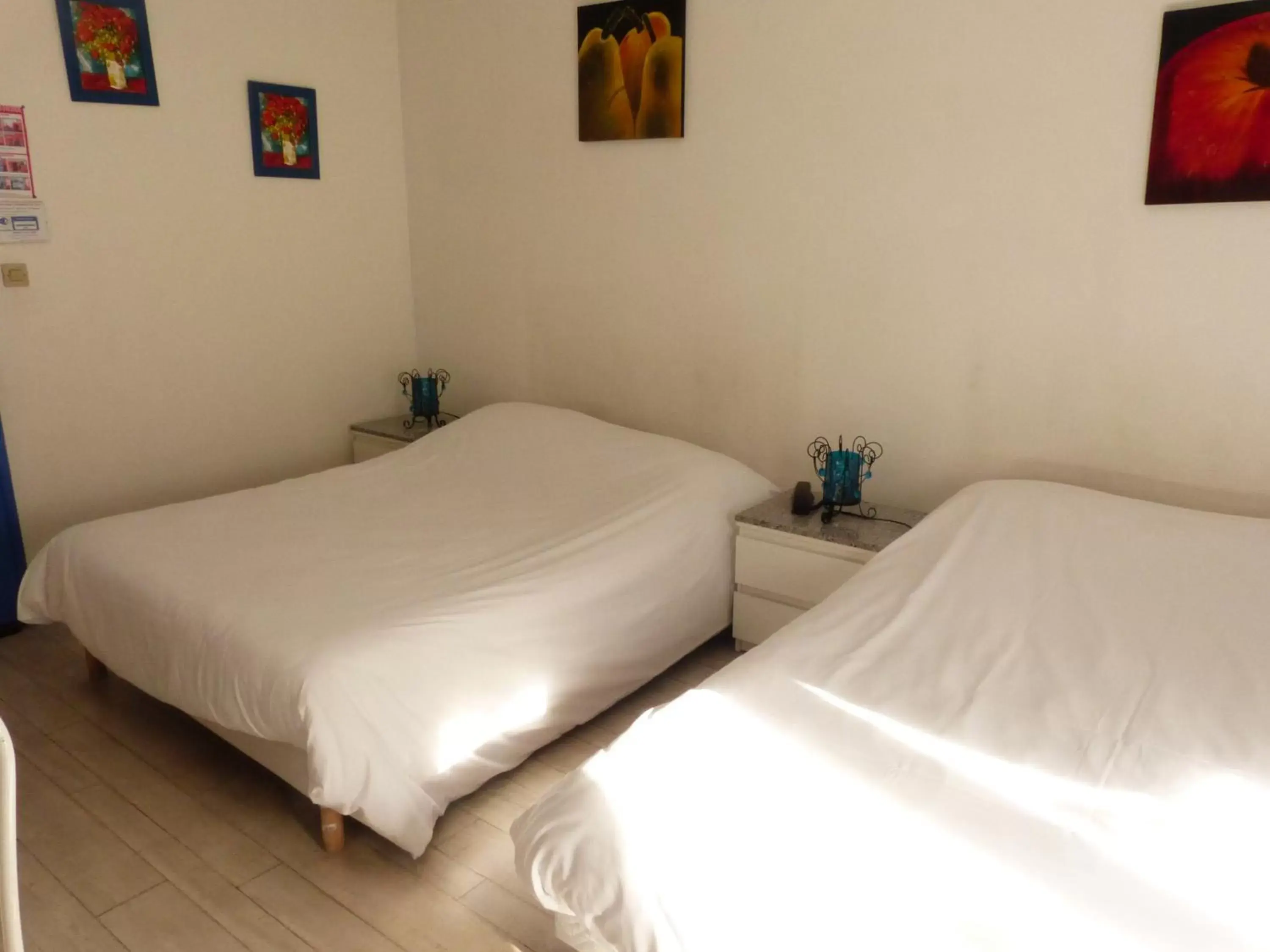 Quadruple Room in Logis Hôtel Au Croissant Quadruple Room in Logis Hôtel Au Croissant