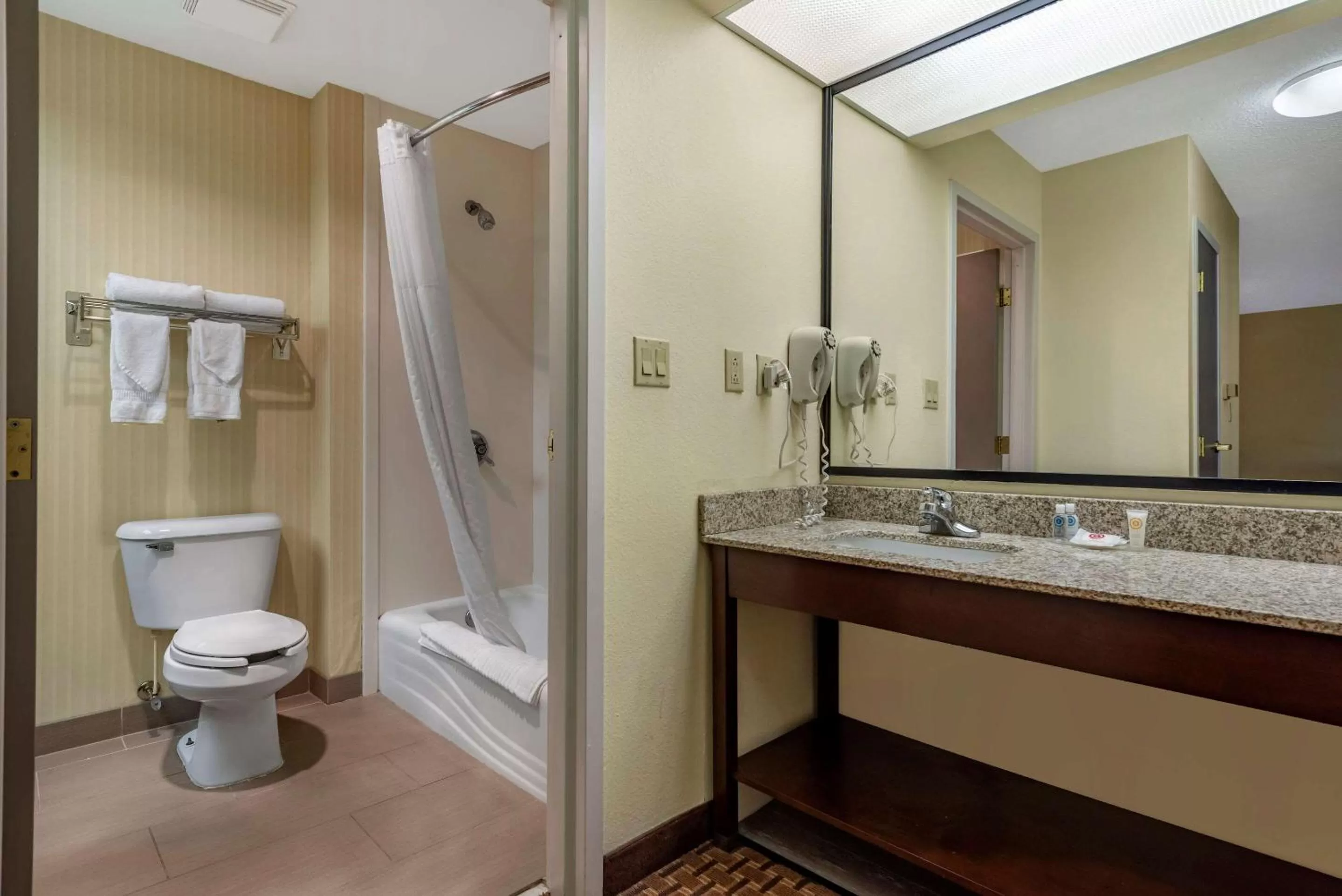Bathroom in Comfort Inn & Suites Warsaw near US-30