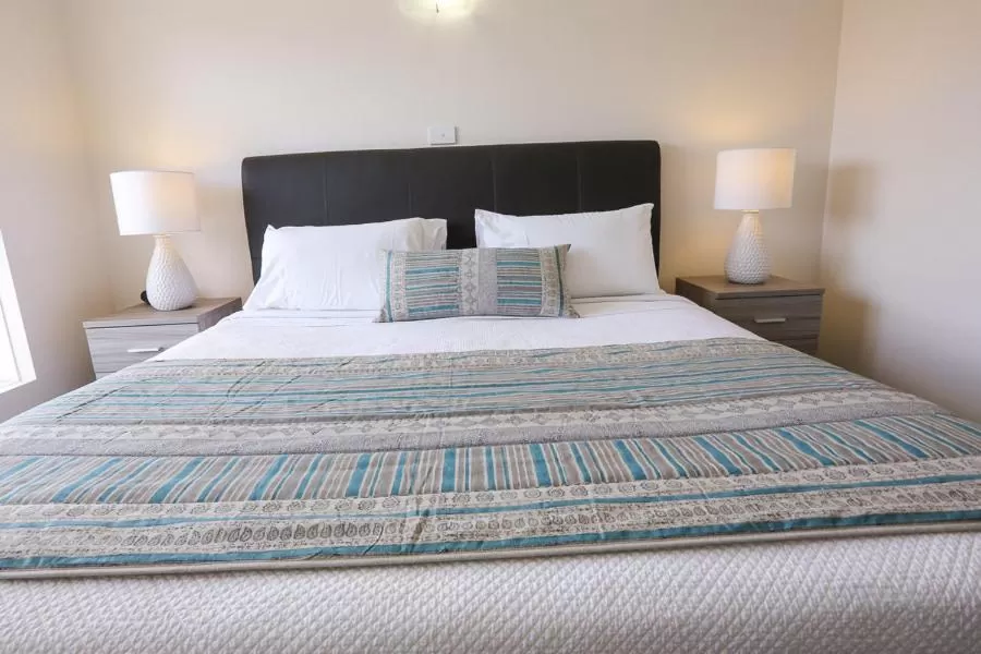 Bed in Seven Pines Motor Inn