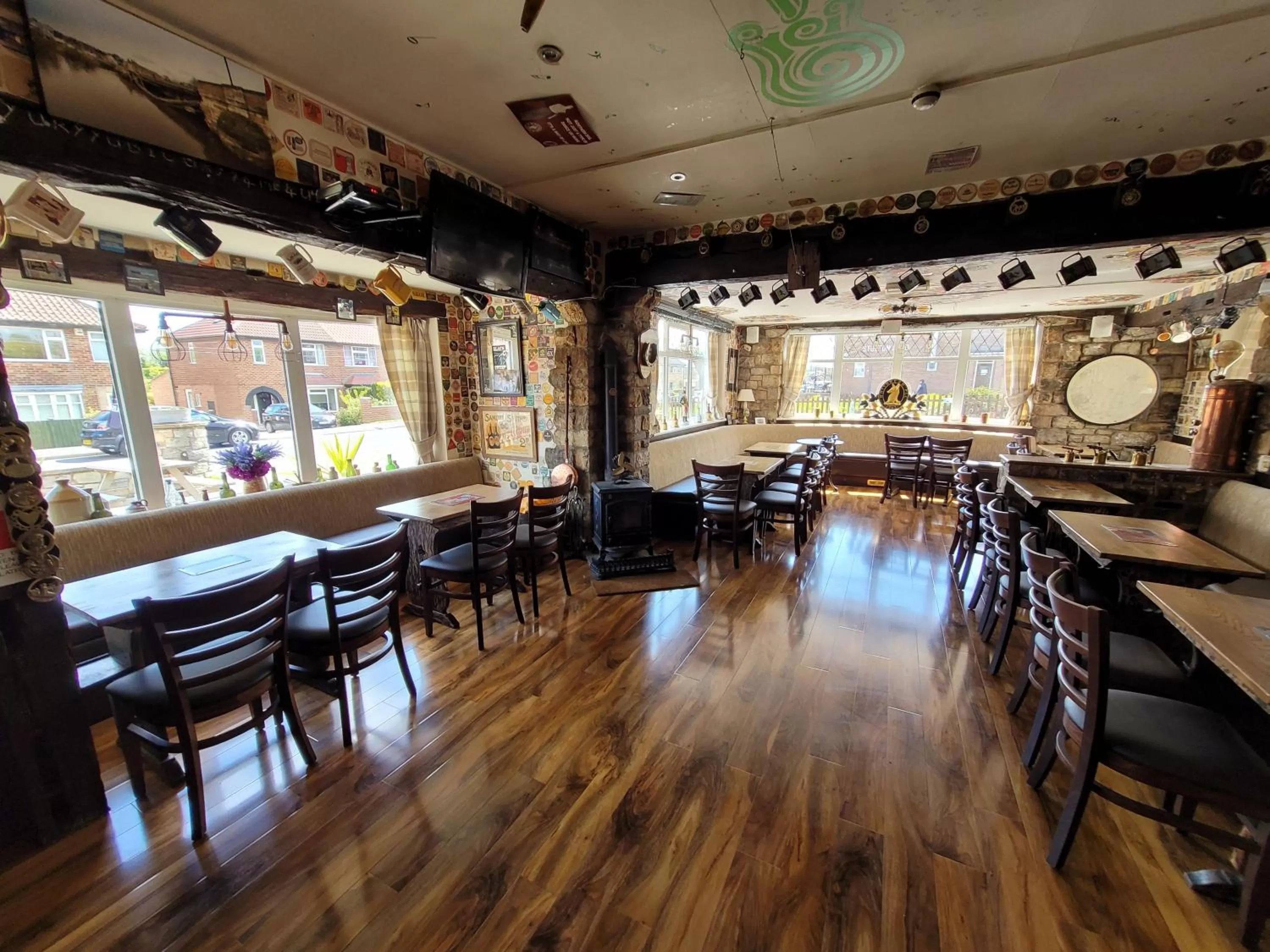 the jackdaw pub SELF CATERING STATIC CARAVAN free breakfast supplied