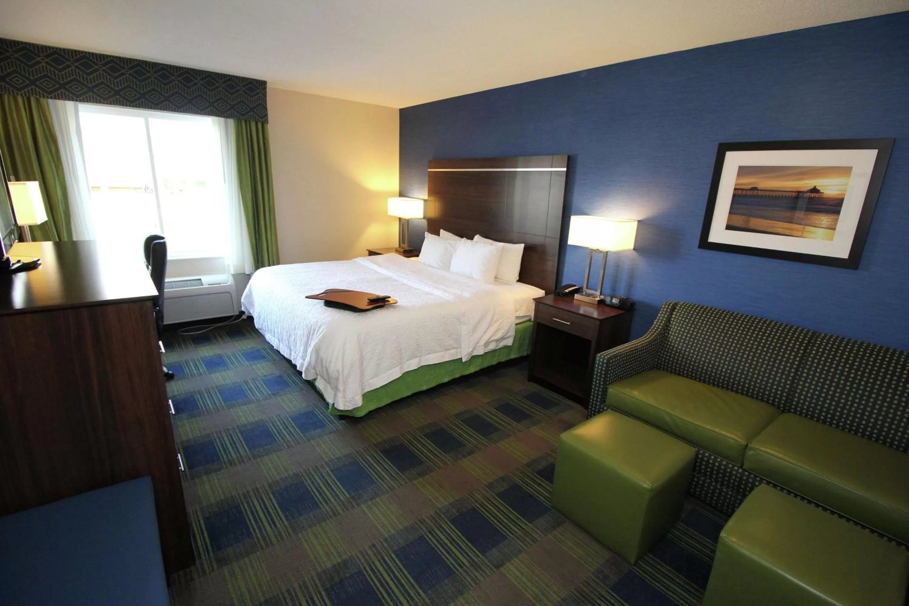Bedroom, Bed in Hampton Inn Sandusky-Central