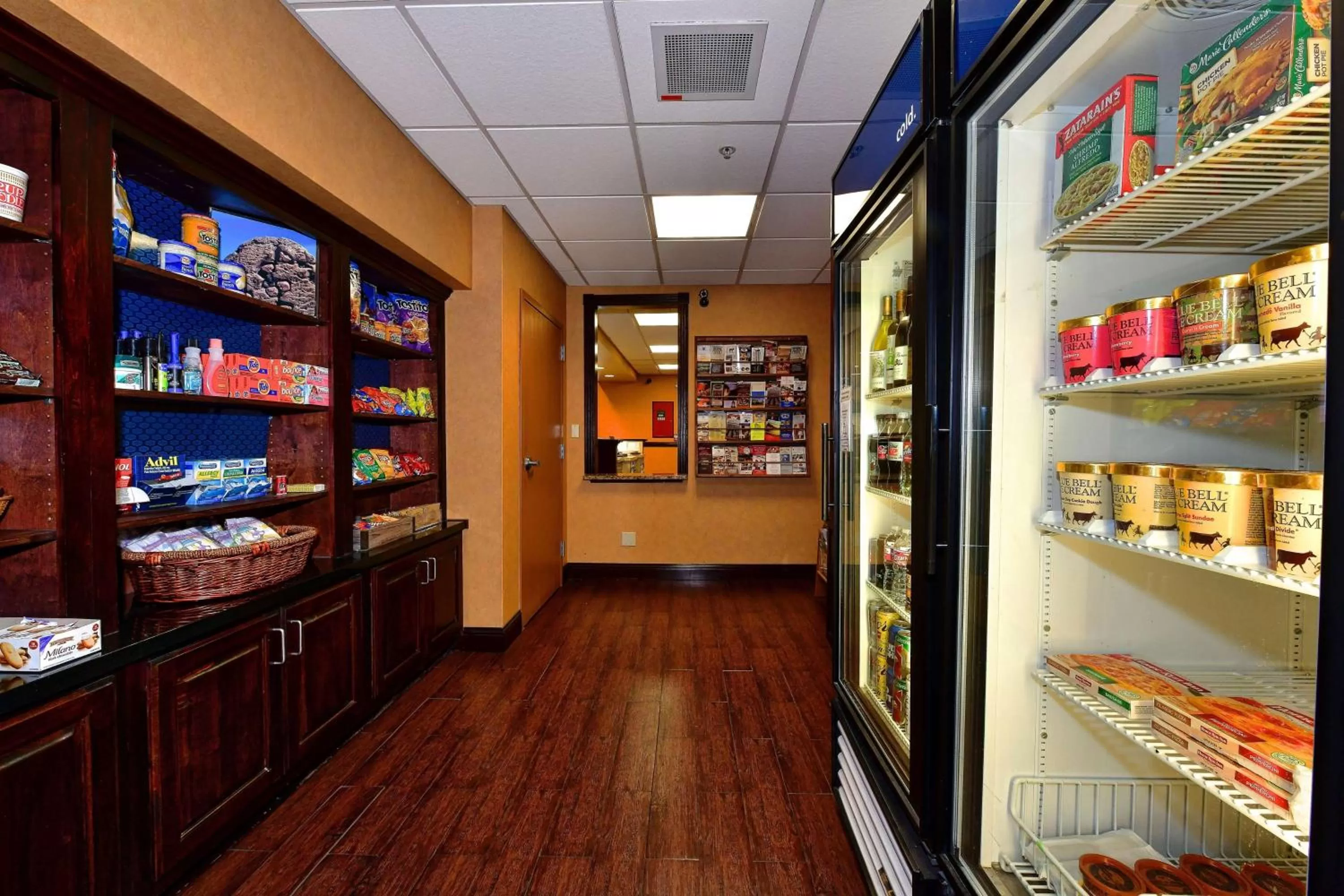 Restaurant/places to eat in Hampton Inn & Suites Fredericksburg