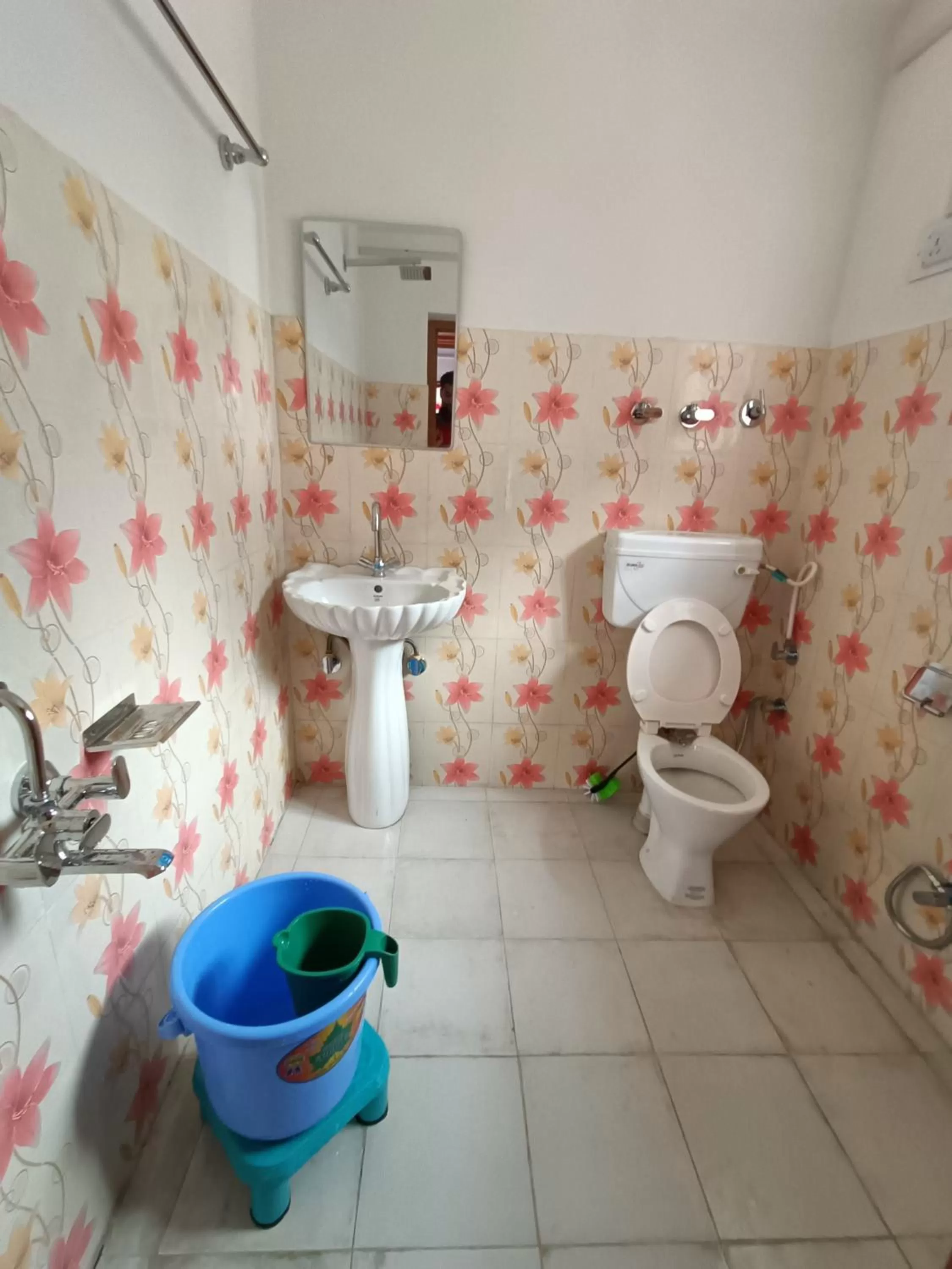 Bathroom in Kolahoi Heights Guest House