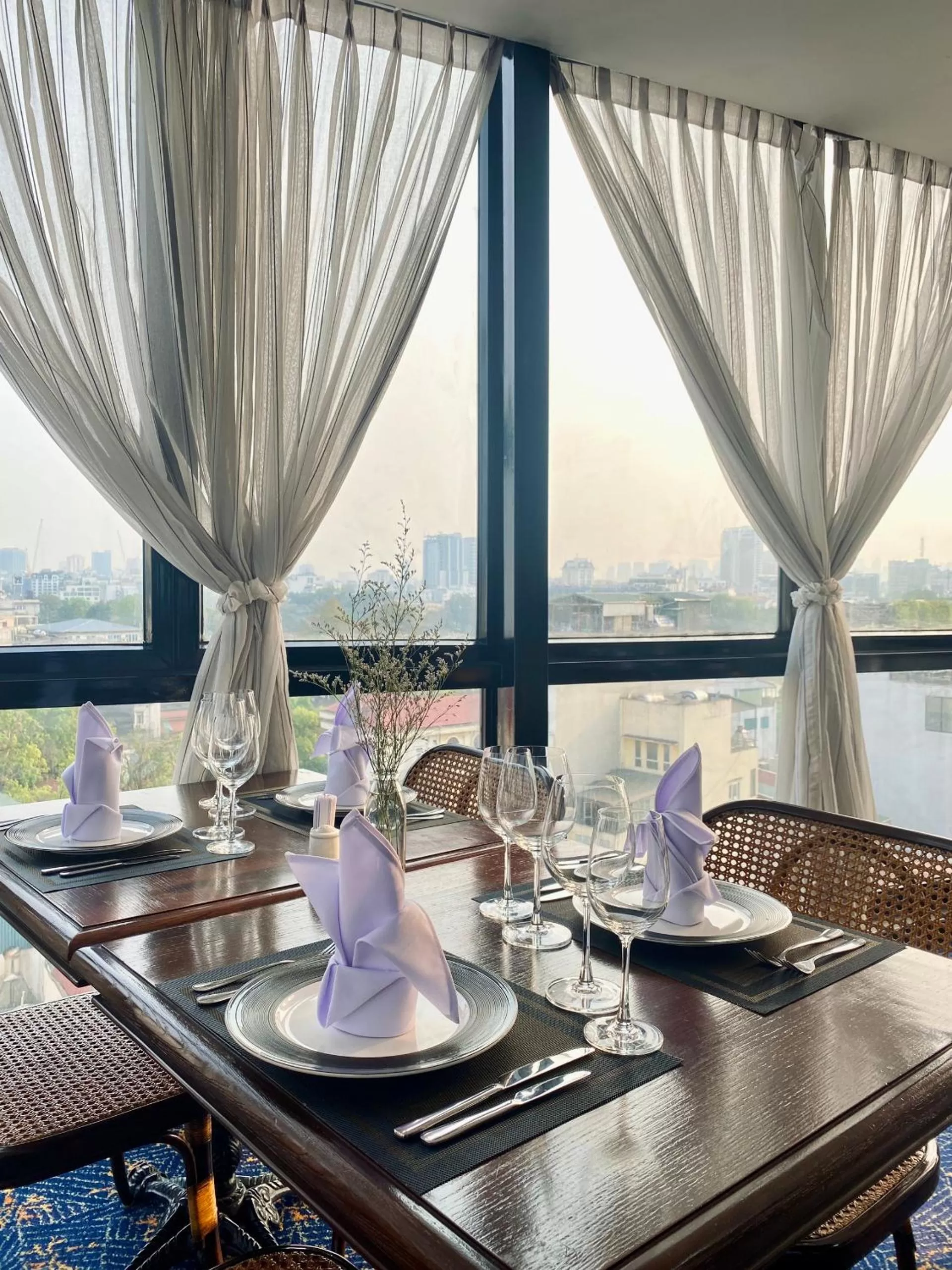 Restaurant/places to eat in La Nueva Boutique Hotel Hanoi & Spa