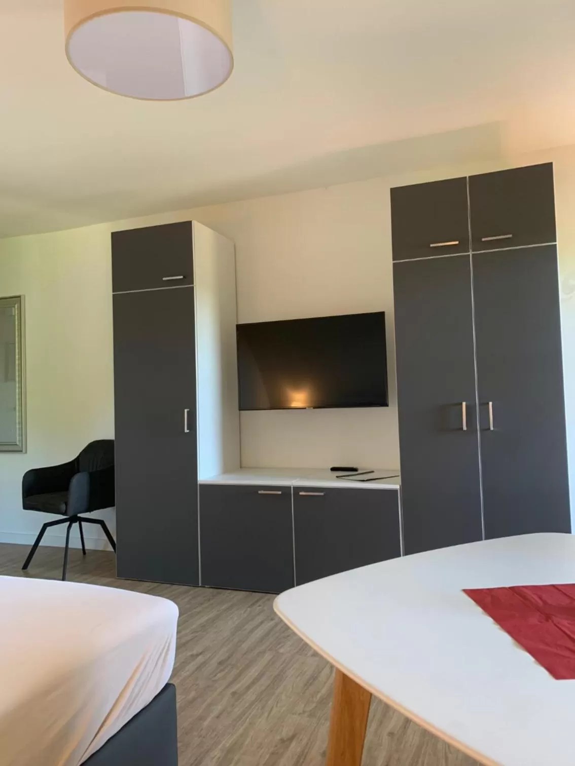 hair dresser, TV/Entertainment Center in Mare Balticum