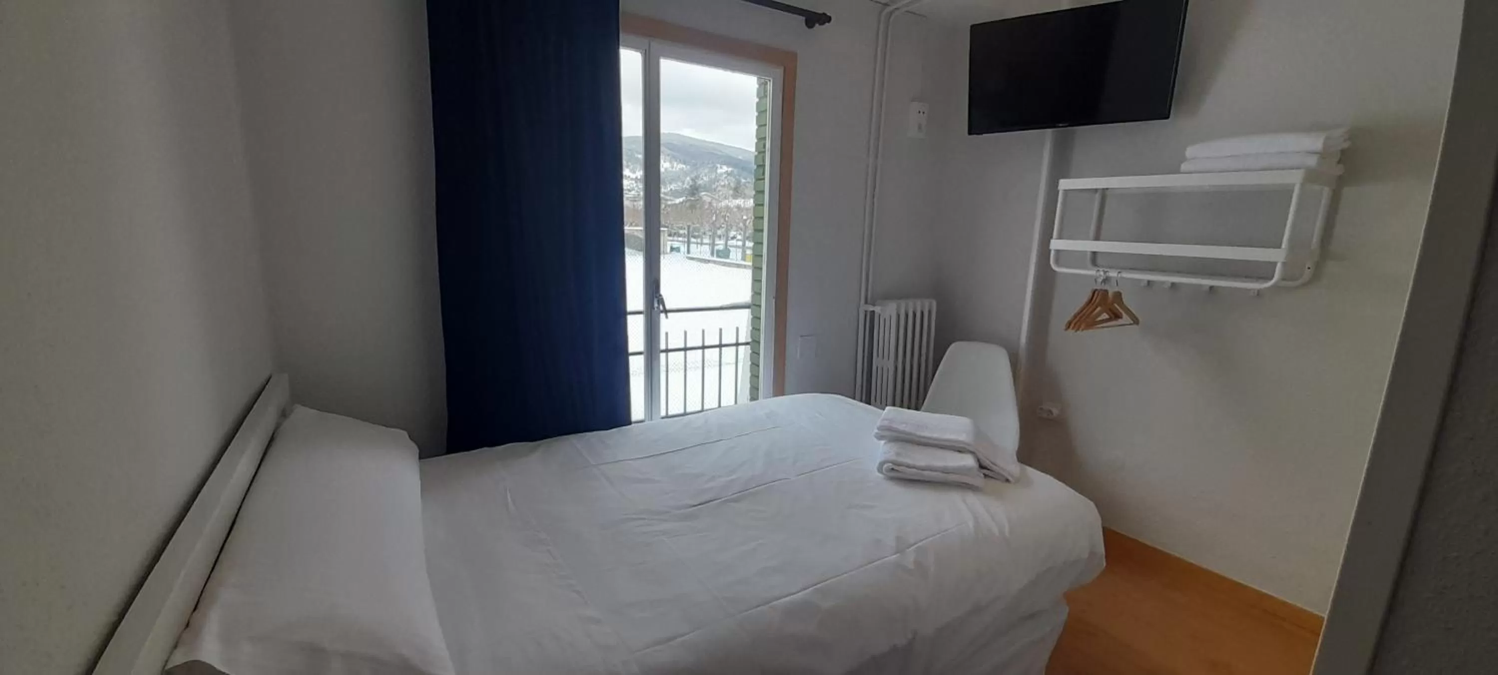 Photo of the whole room, Bed in Hotel del Trueno