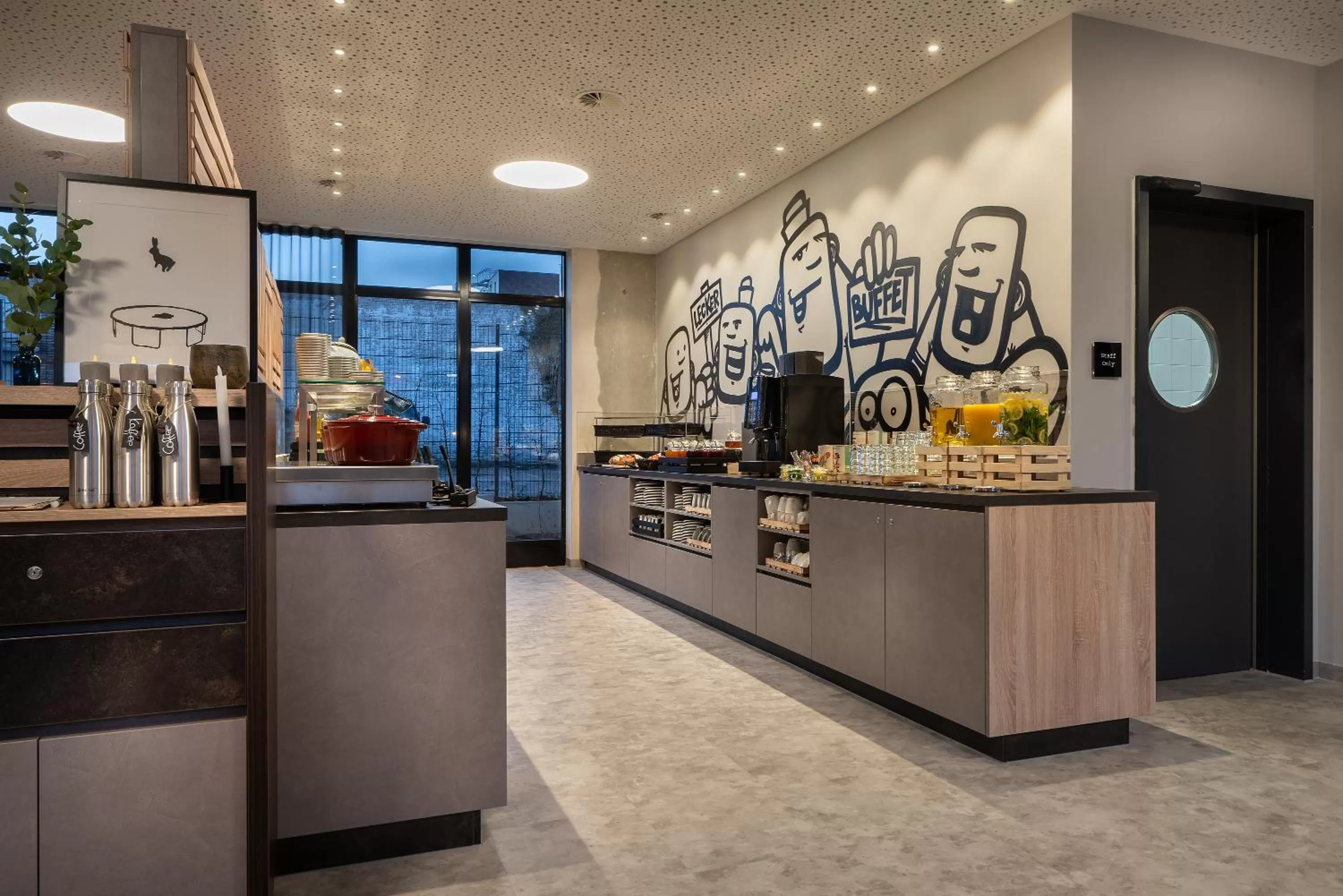 Staff in Holiday Inn - the niu, Keg Hamburg Ost by IHG