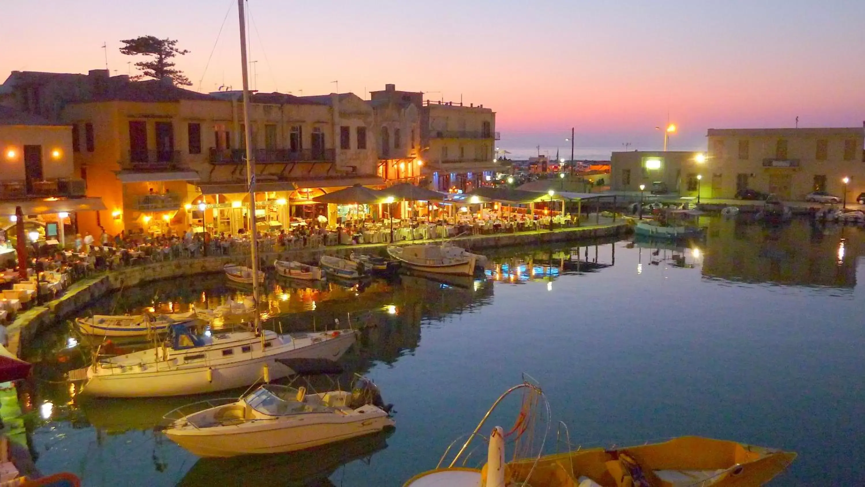 Family Room with Balcony in Faros Rooms Family Room with Balcony in Faros Rooms
