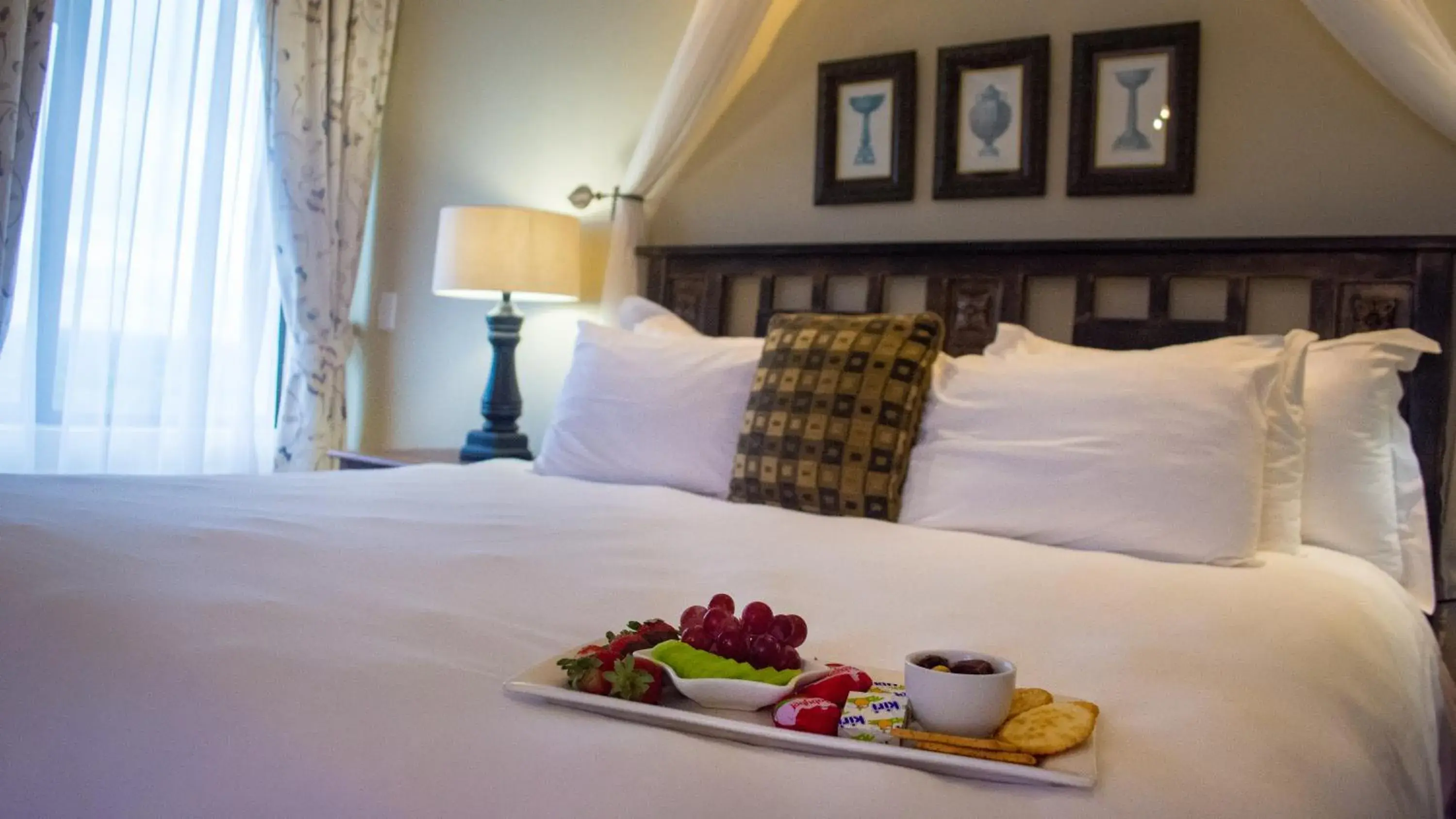 Suite with King Bed in Premier Hotel The Richards Suite with King Bed in Premier Hotel The Richards