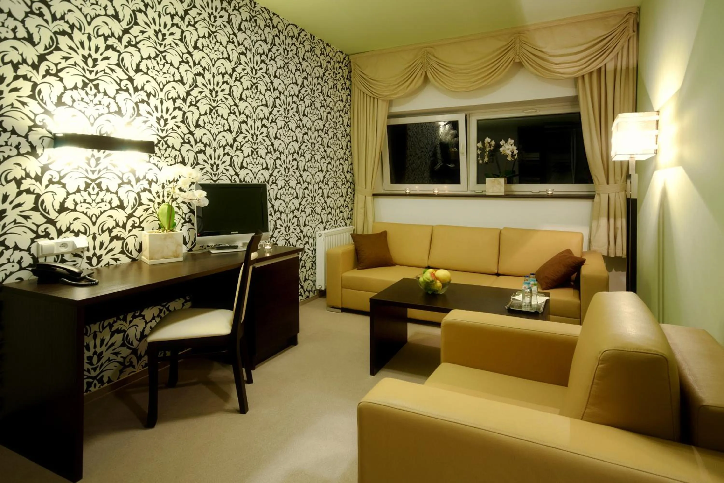 Photo of the whole room in Hotton Hotel