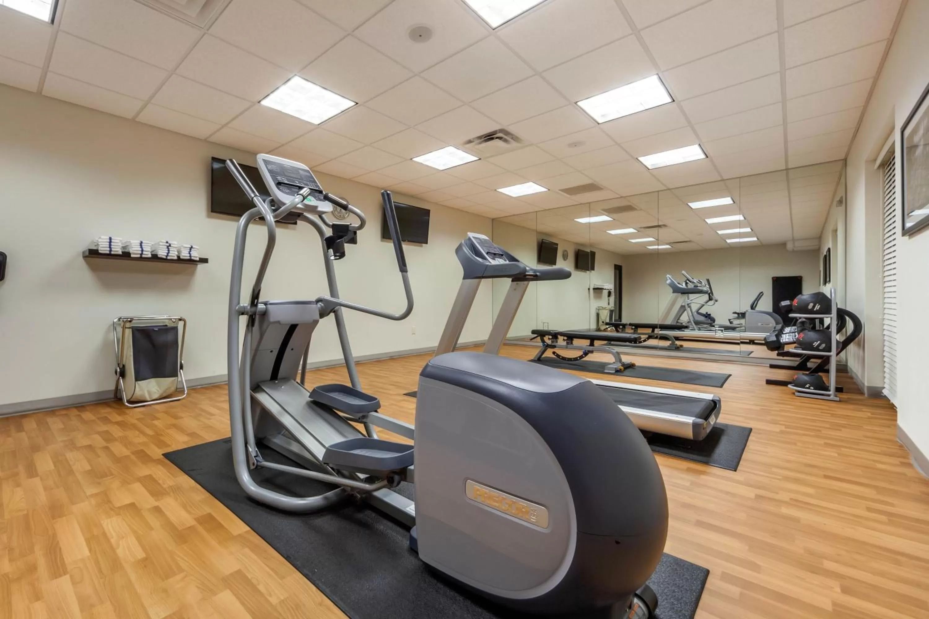 Fitness centre/facilities in MainStay Suites Lincoln University Area