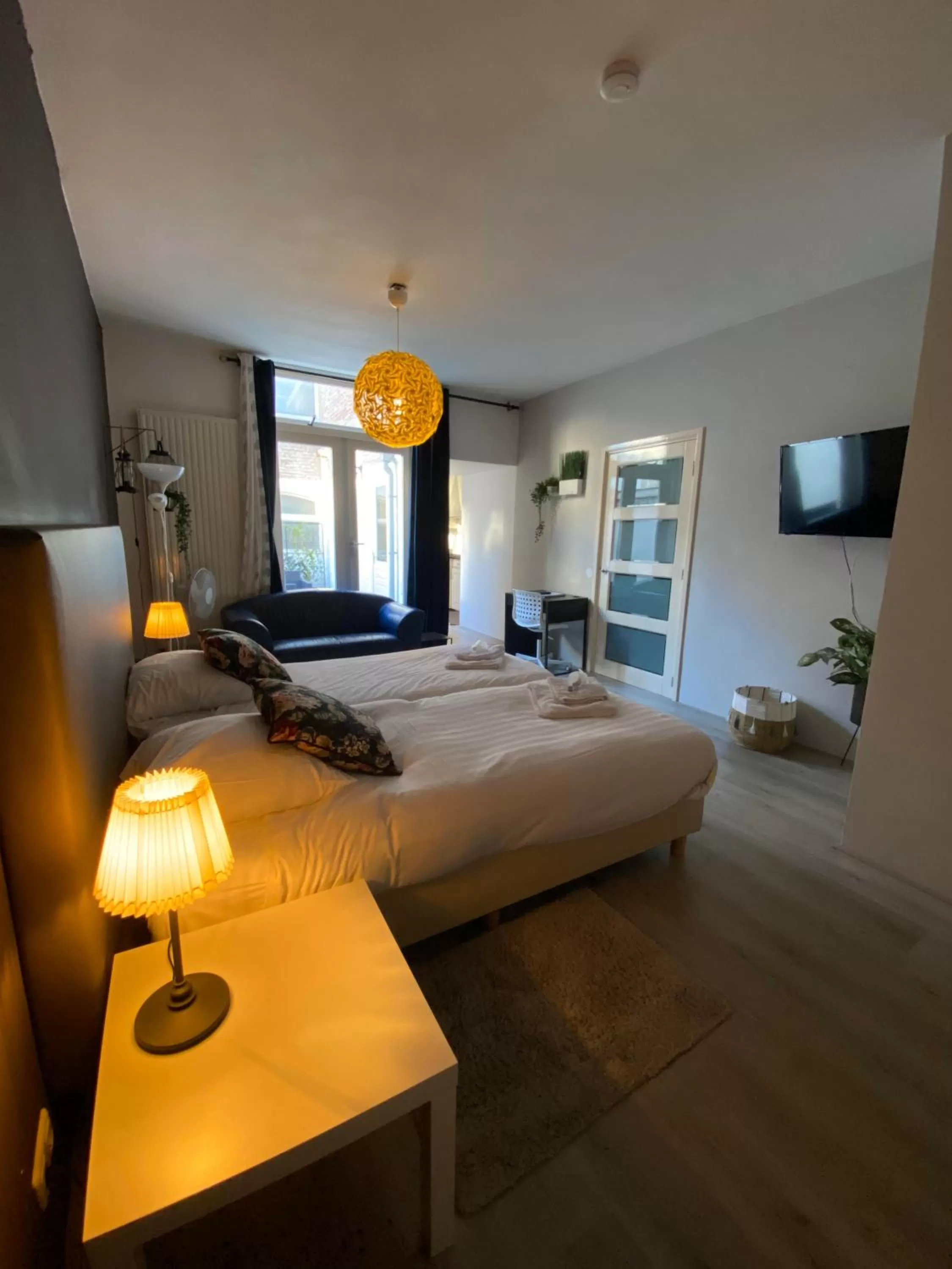 Photo of the whole room, Bed in Hotel Bridges House - Delft City Centre