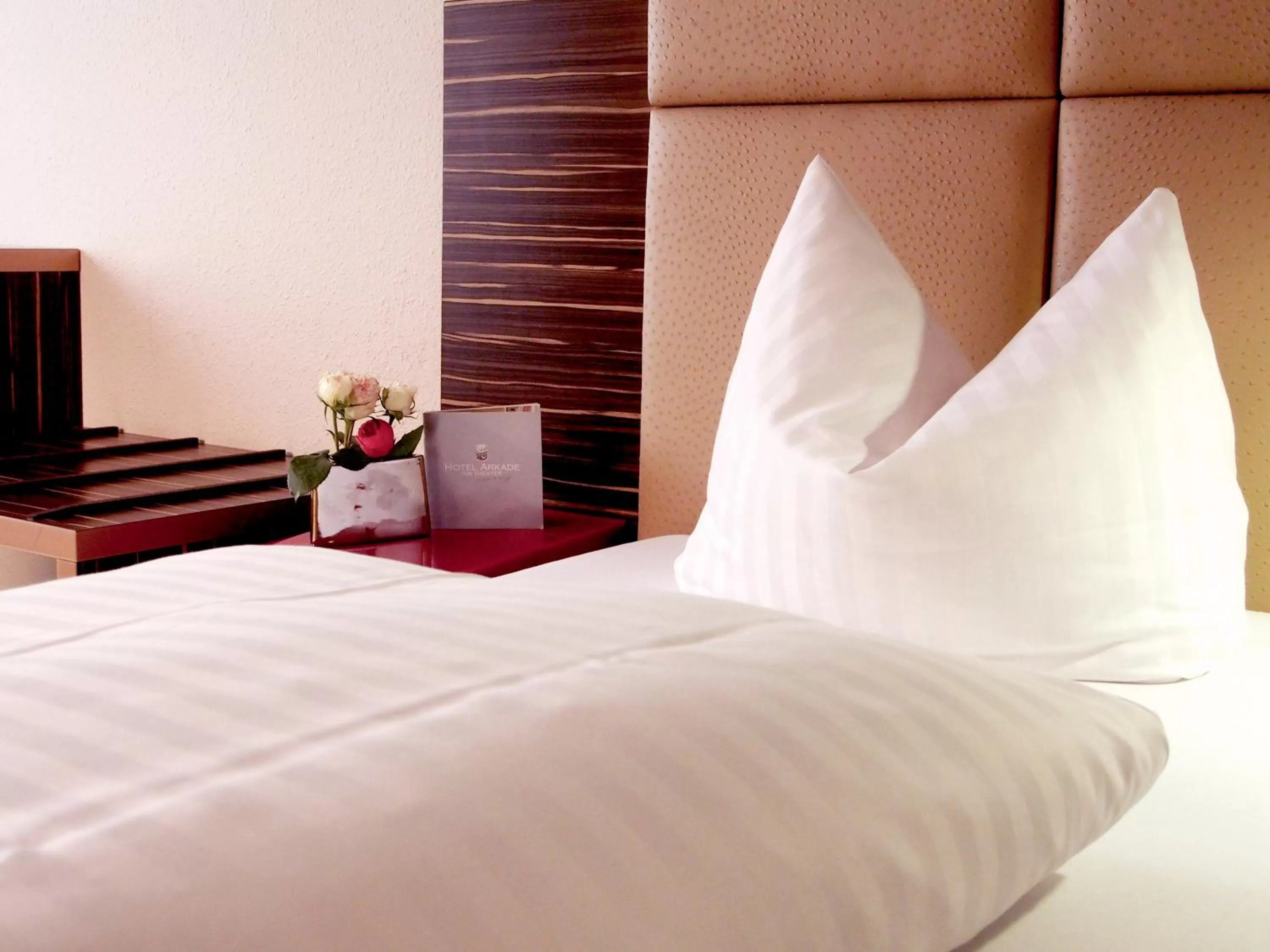 Bed in Arkade Hotel am Theater