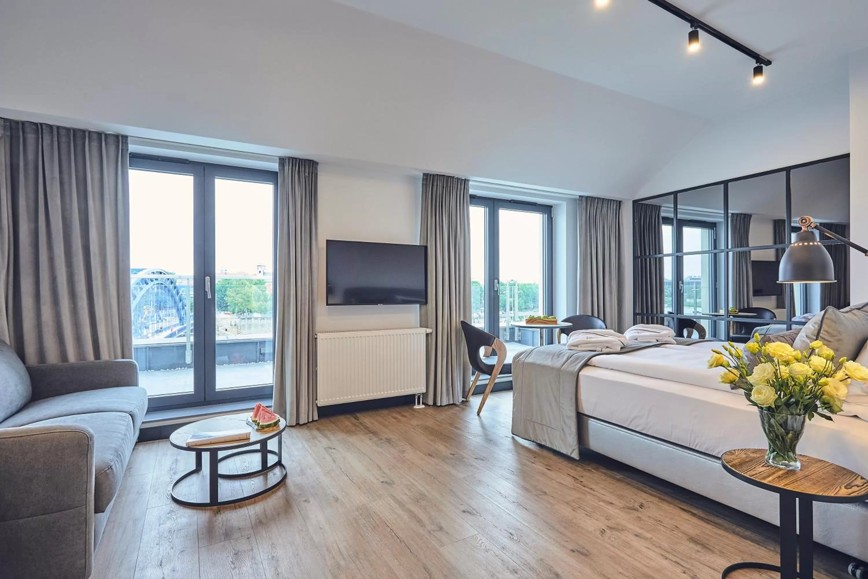 Seating area, Bed in The Bridge Suites Hotel