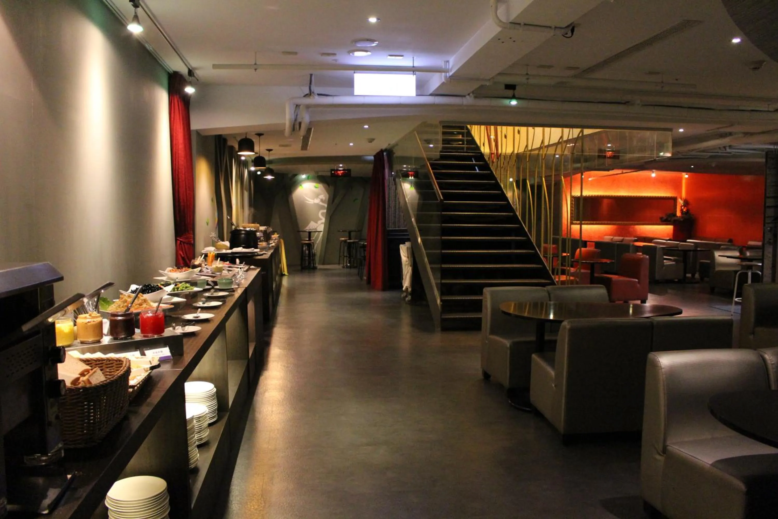Restaurant/places to eat in Hotelday Tamsui