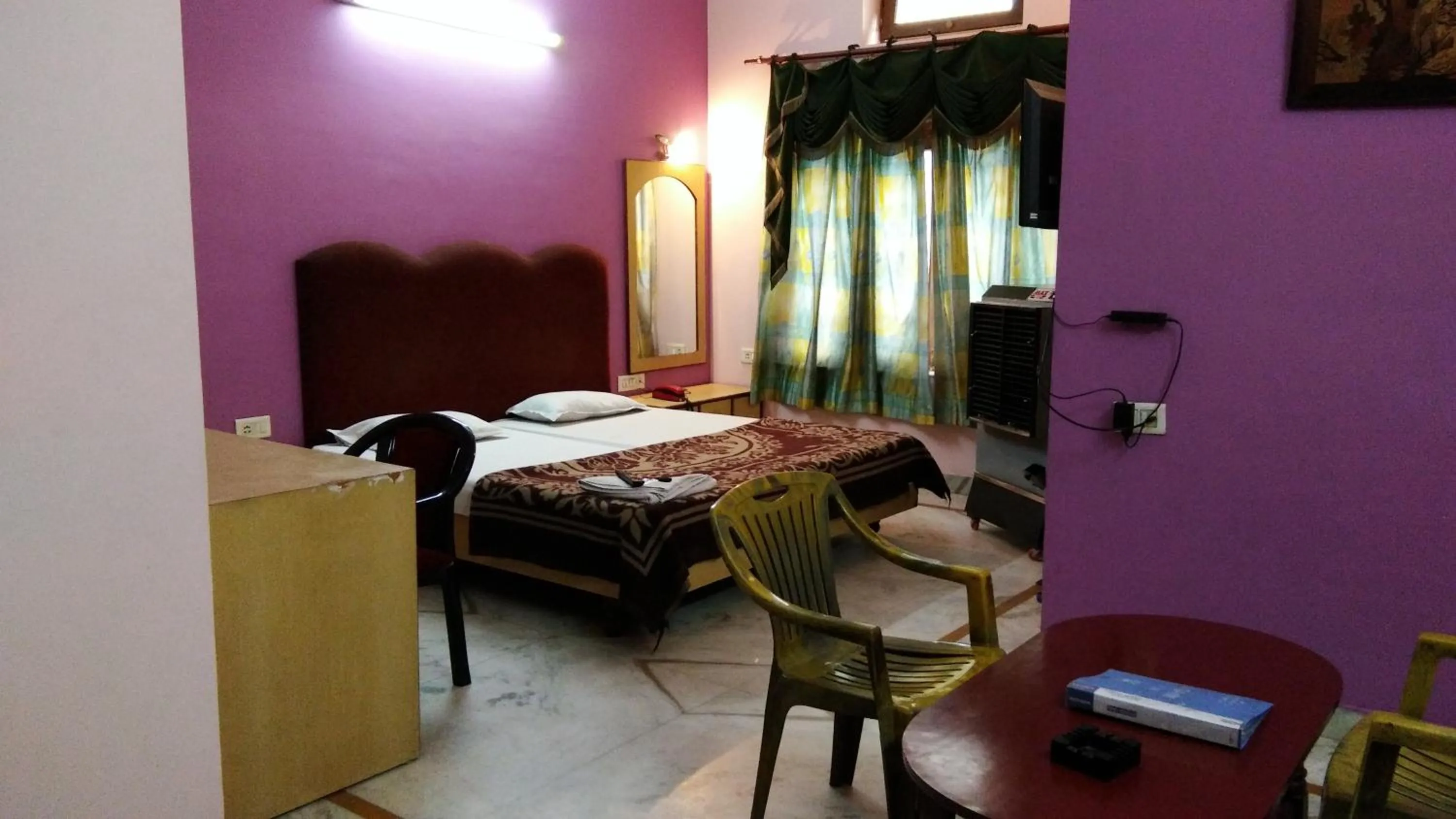 Seating area, Bed in Hotel Mayur