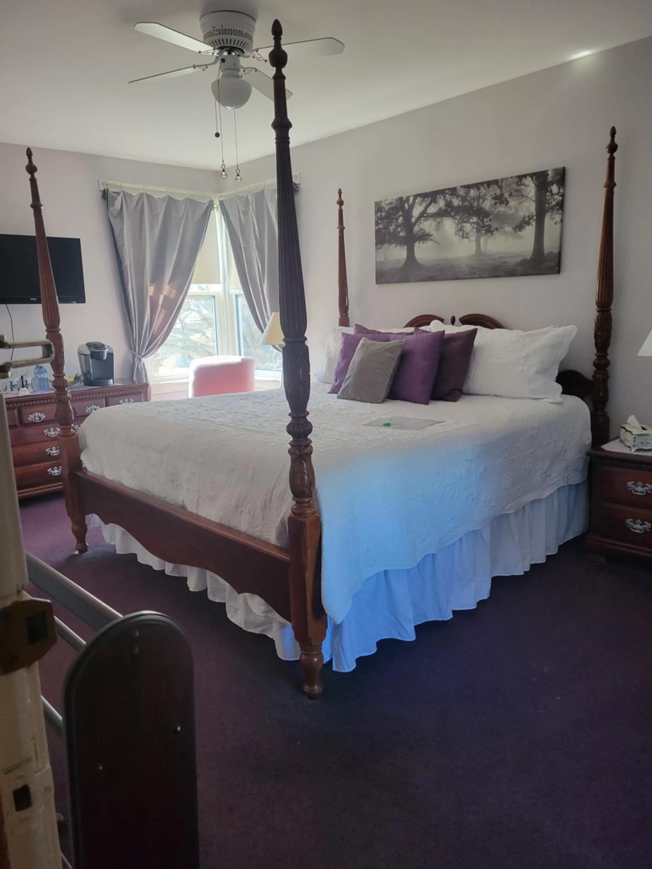 Bed in The Home Place Inn