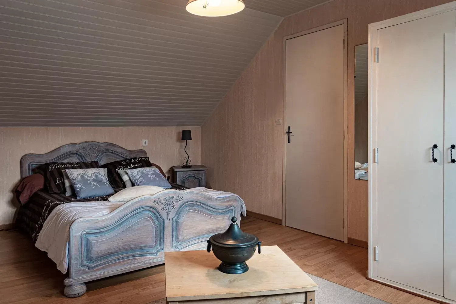 Family Room with Shared Bathroom in chambres d hotes les papillons Family Room with Shared Bathroom in chambres d hotes les papillons