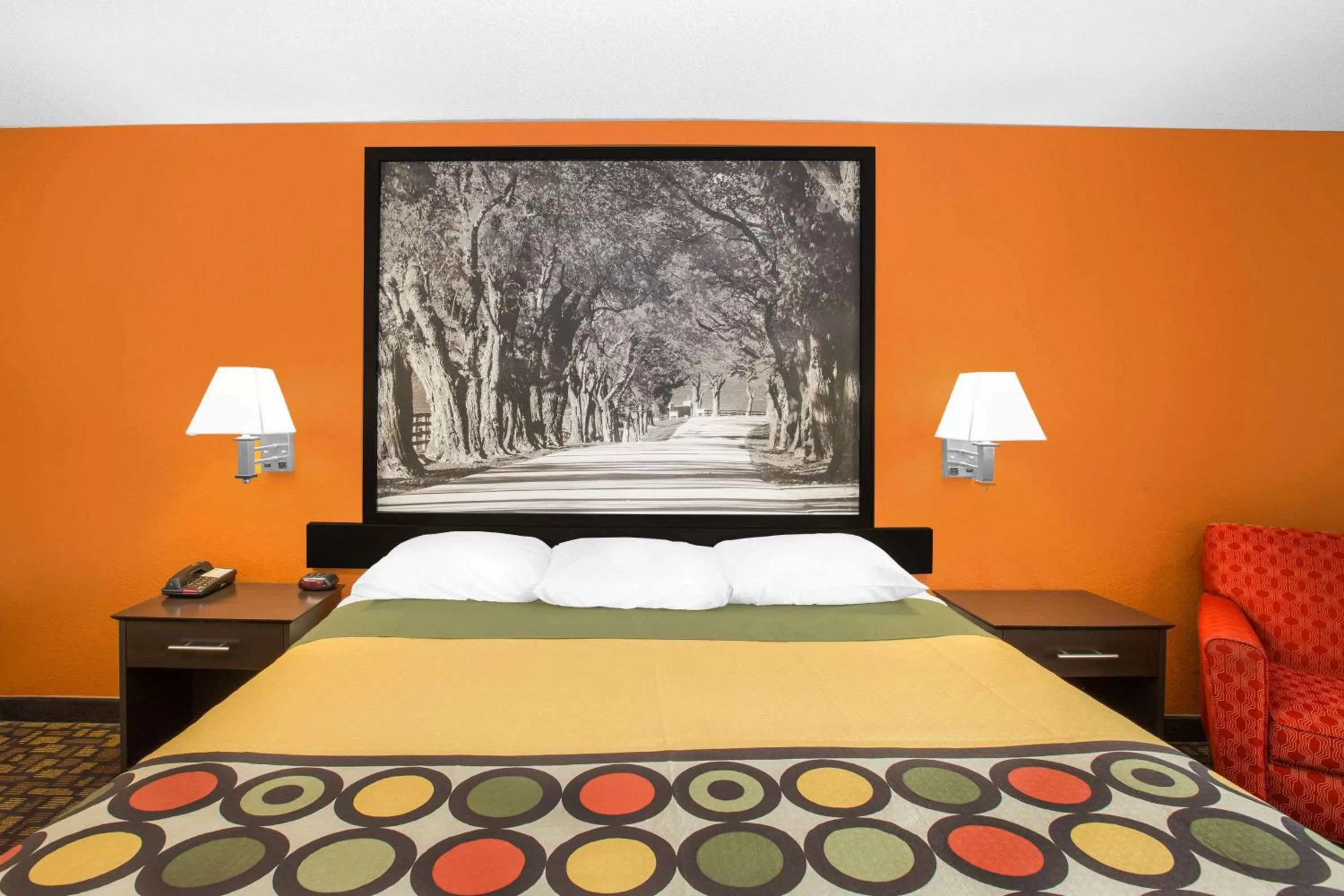 Photo of the whole room, Bed in Super 8 by Wyndham Clive IA