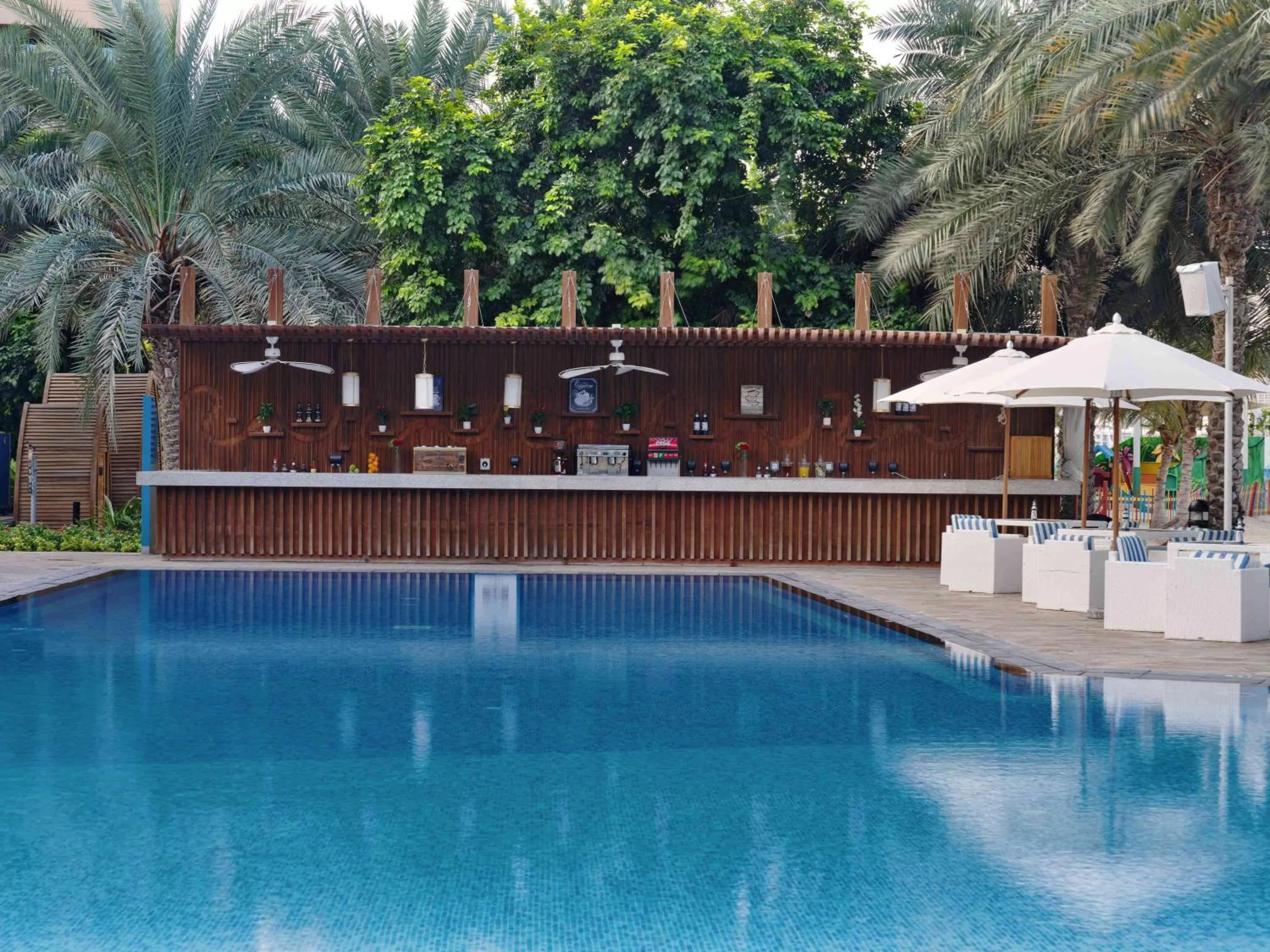 Lounge or bar, Swimming Pool in Rixos The Palm Luxury Suite Collection - Ultra All Inclusive