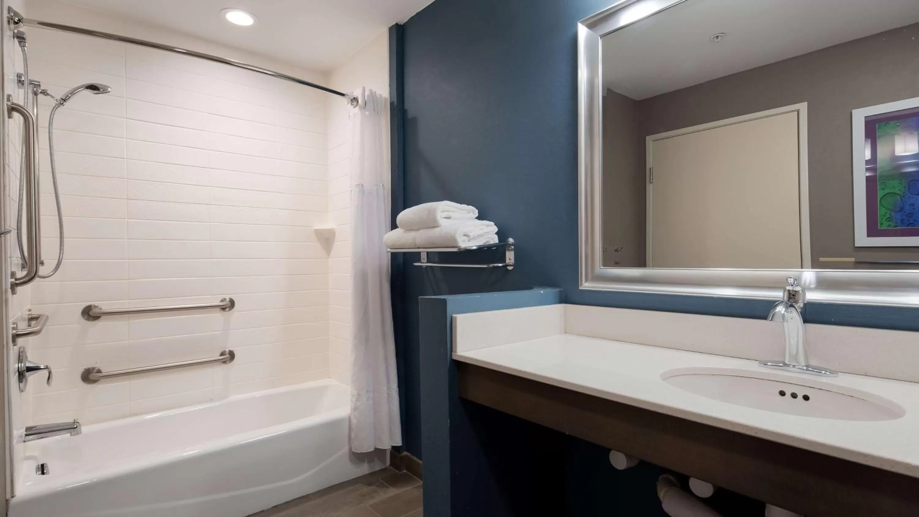 Queen Suite with Bath Tub - Disability Access  in Best Western Plus Erie Inn & Suites