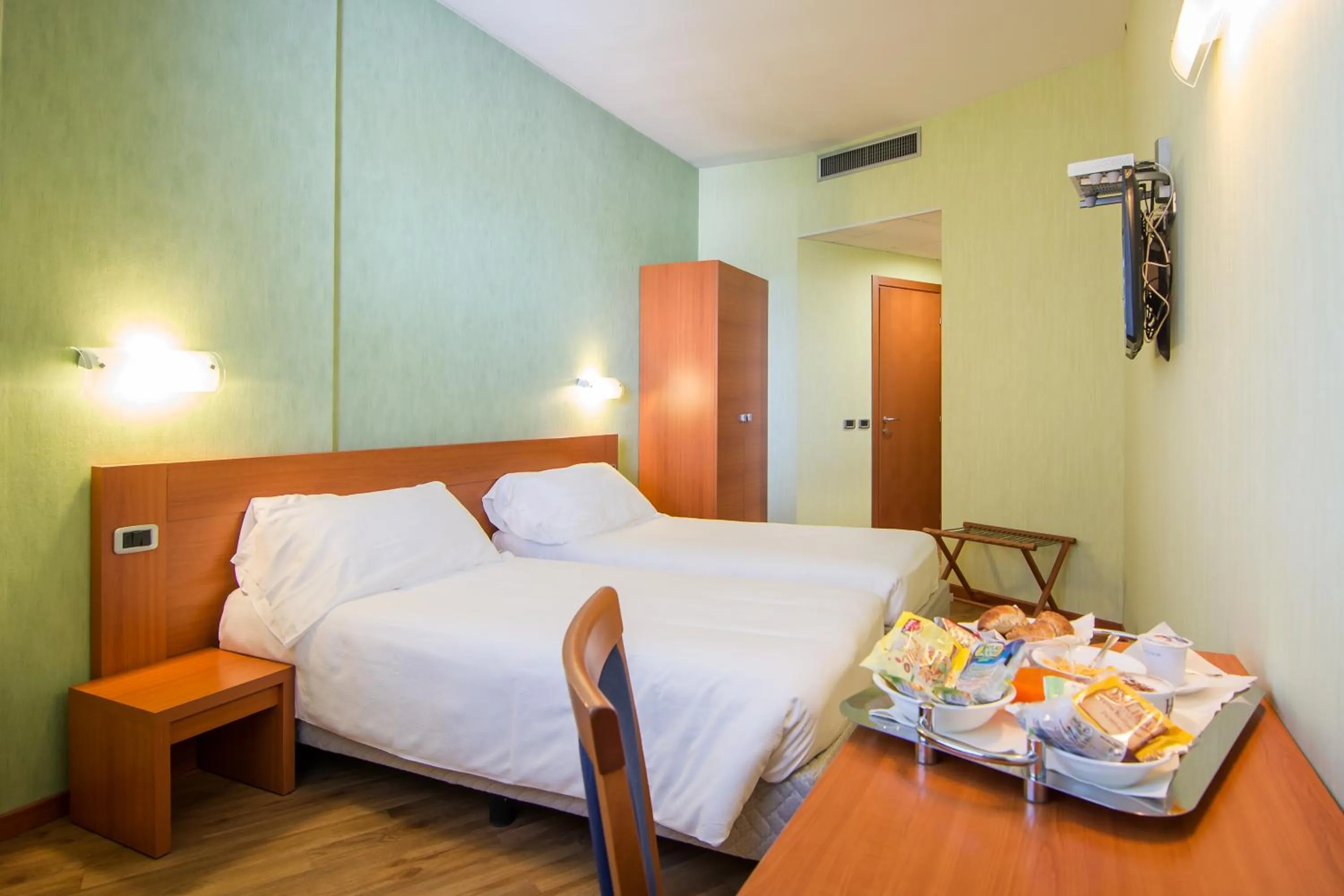 Bedroom, Bed in Hotel Concorde