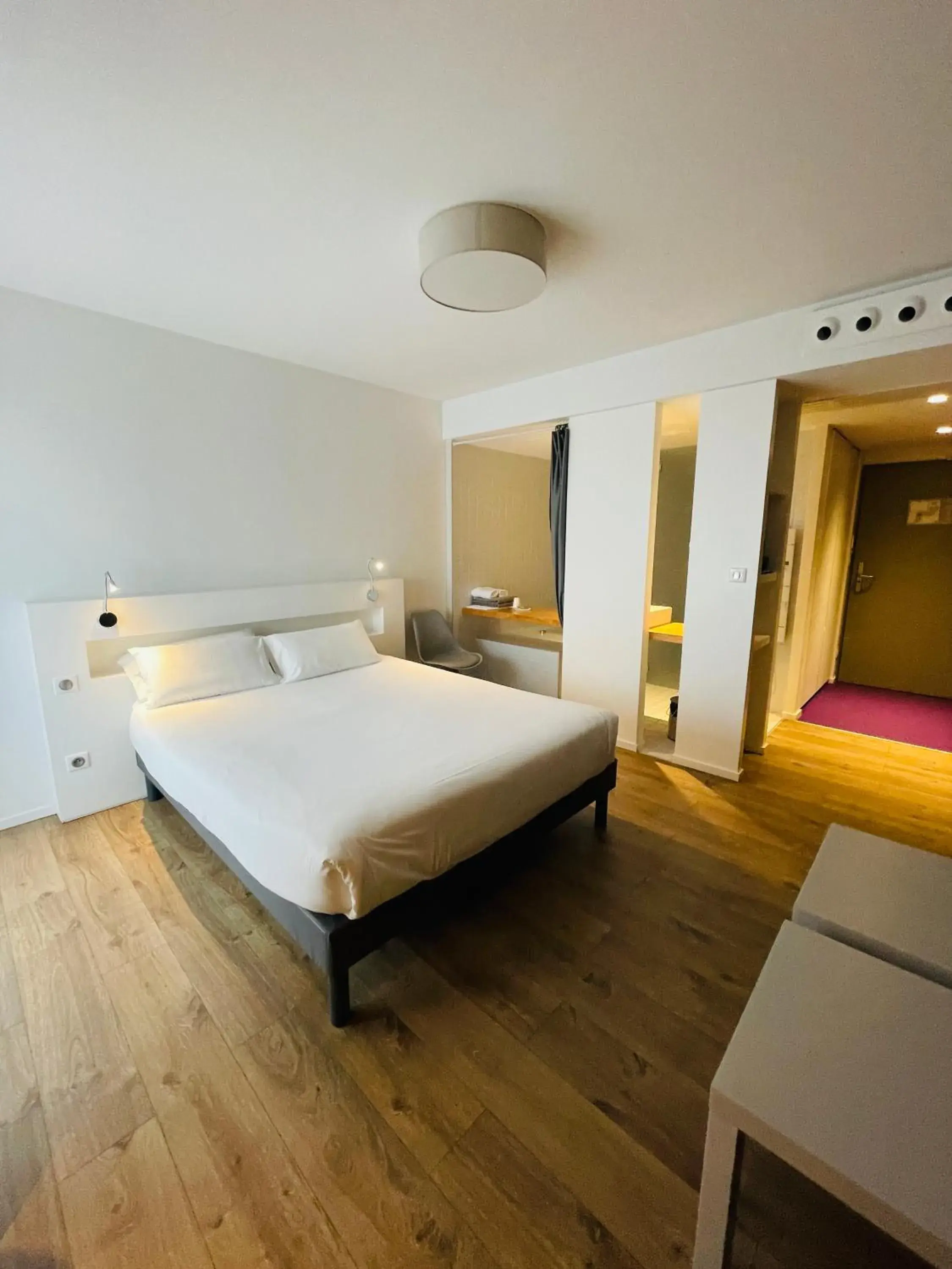 Double Room with Shower in Hotel Restaurant Santiago Double Room with Shower in Hotel Restaurant Santiago