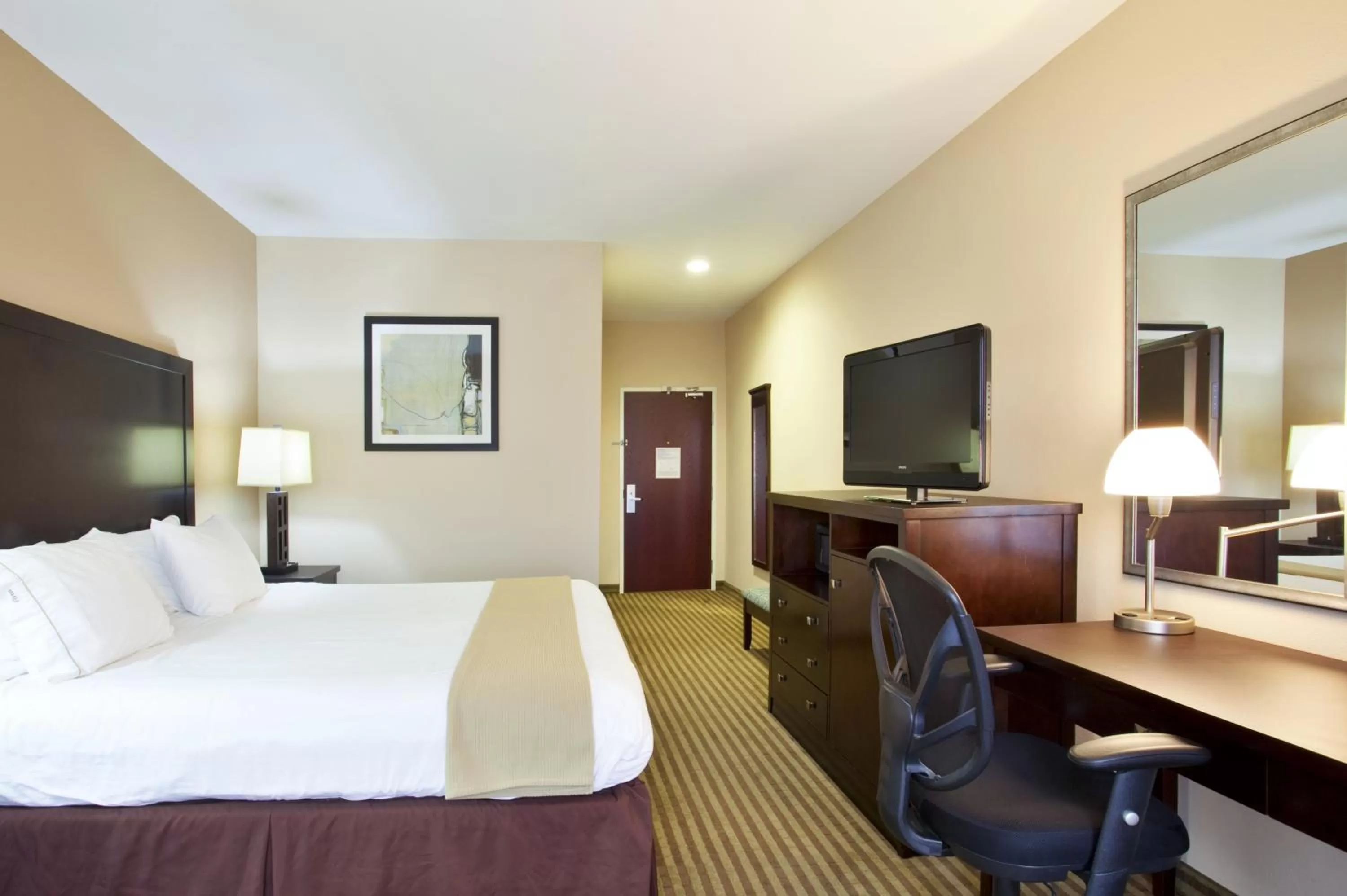 Photo of the whole room in Holiday Inn Express Le Roy, an IHG Hotel